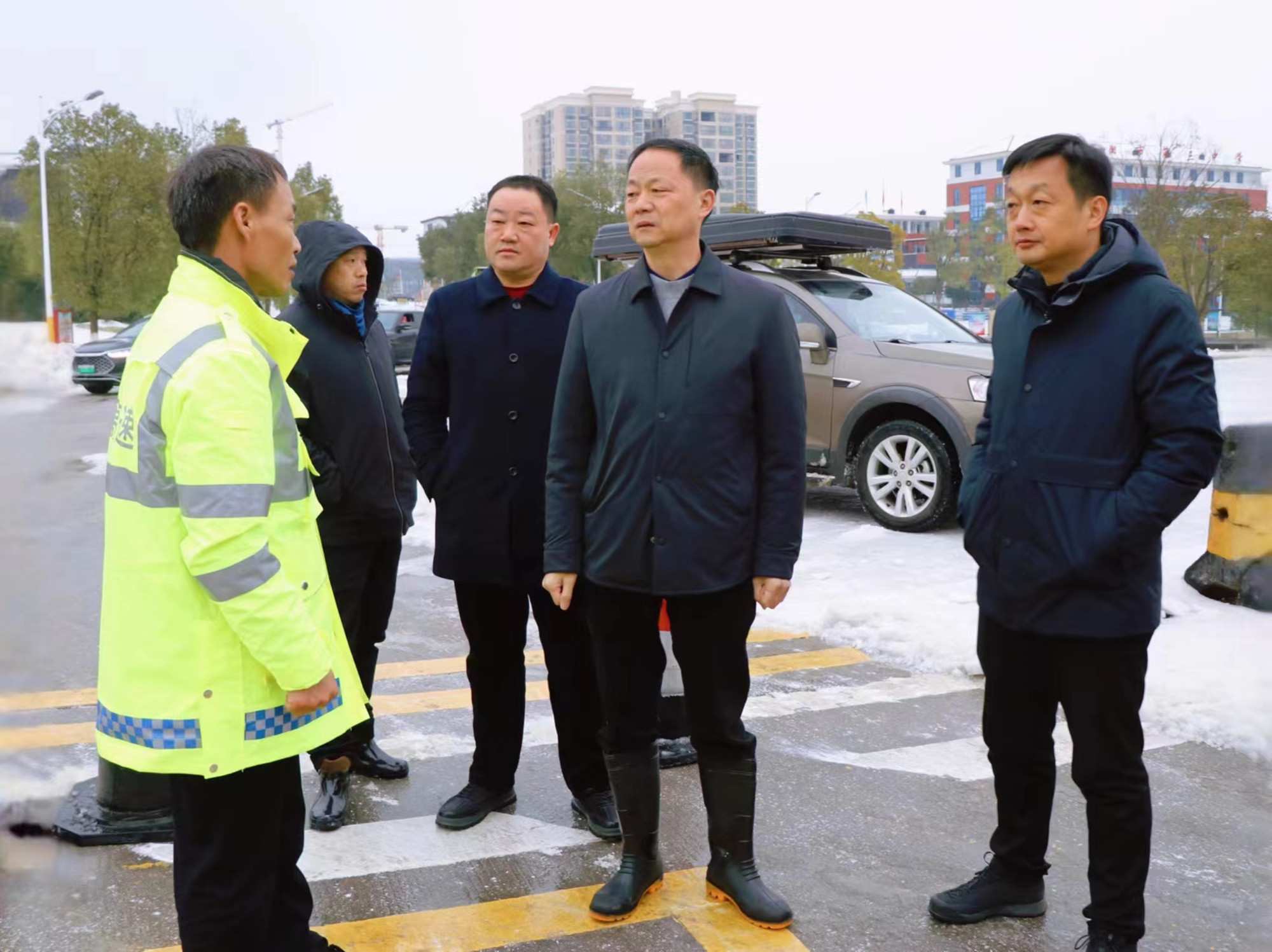 2.24书记督导G4高速公路抗冰保畅工作111副本_副本.jpg