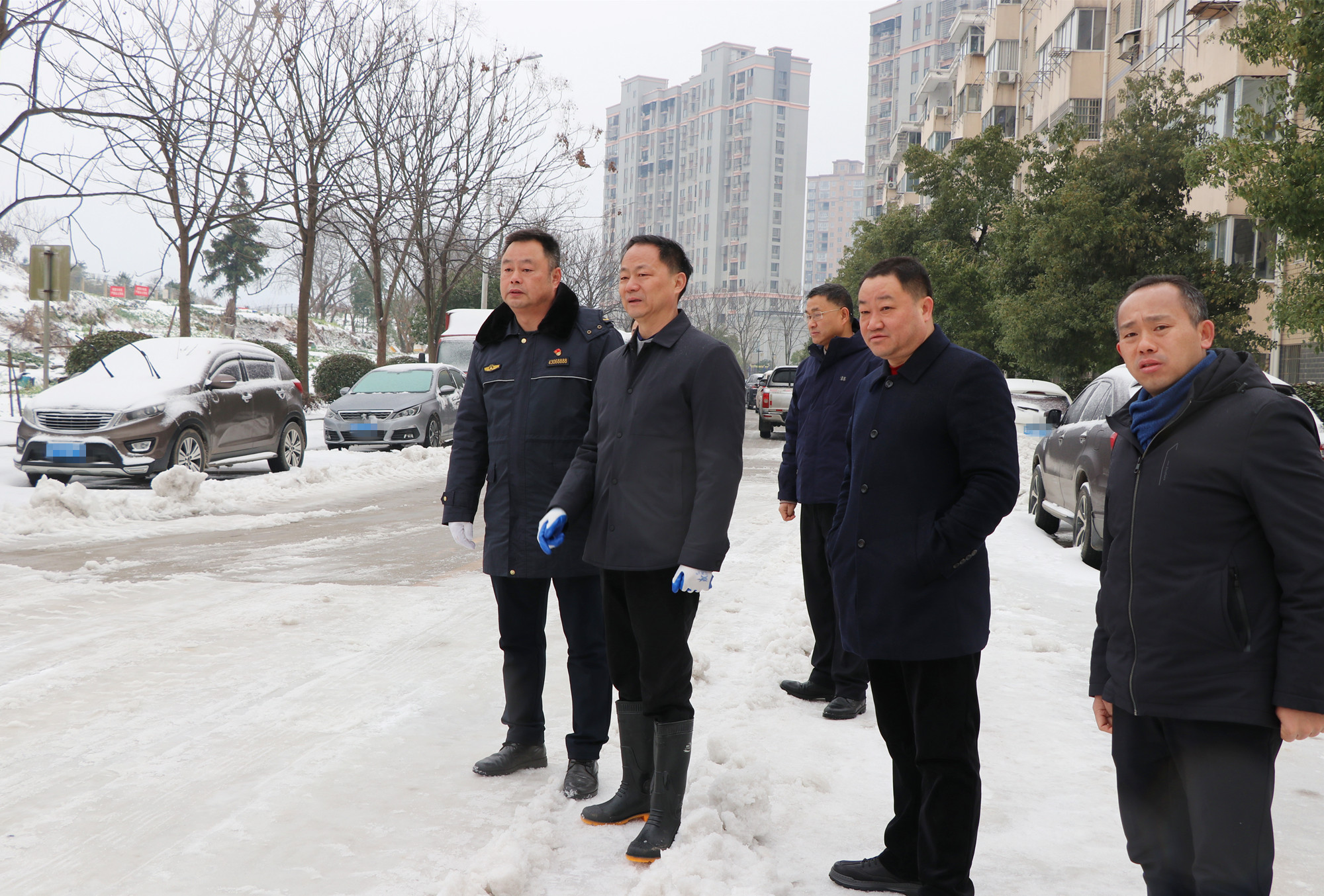 2.24书记督导107国道抗冰保畅工作2_副本.jpg
