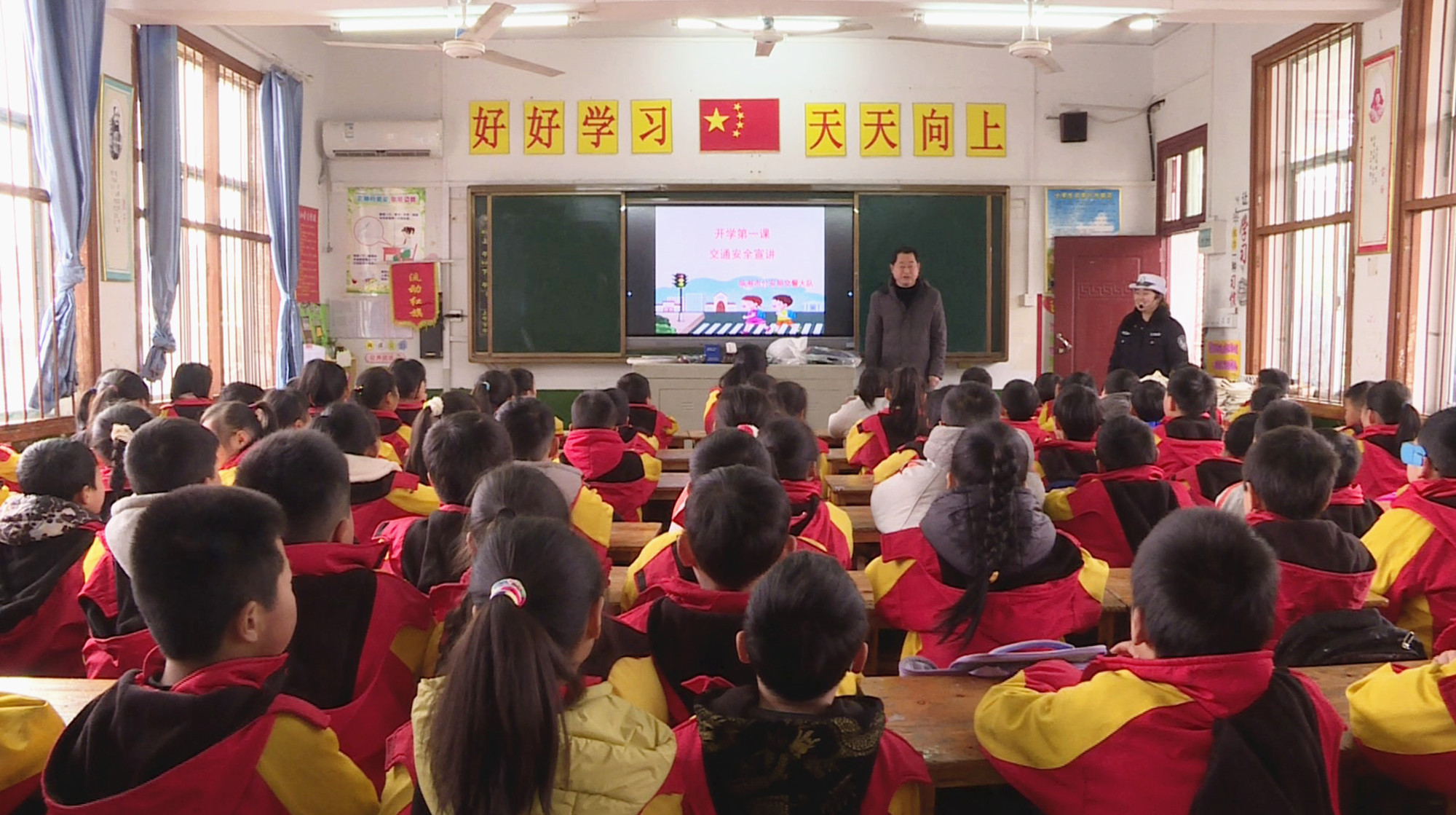 市交警大队开学第一课001_副本.jpg