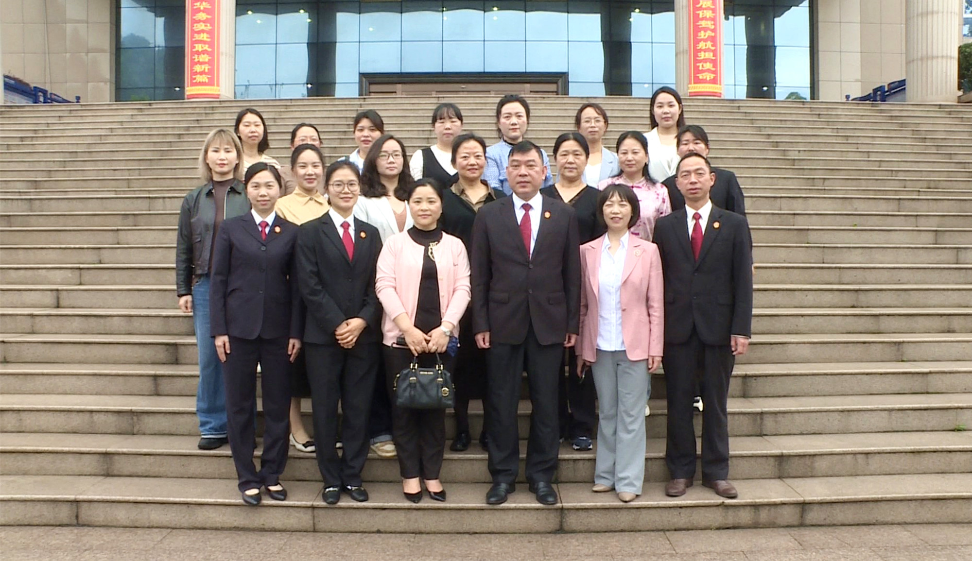 法院001_副本.jpg 法院001_副本.jpg