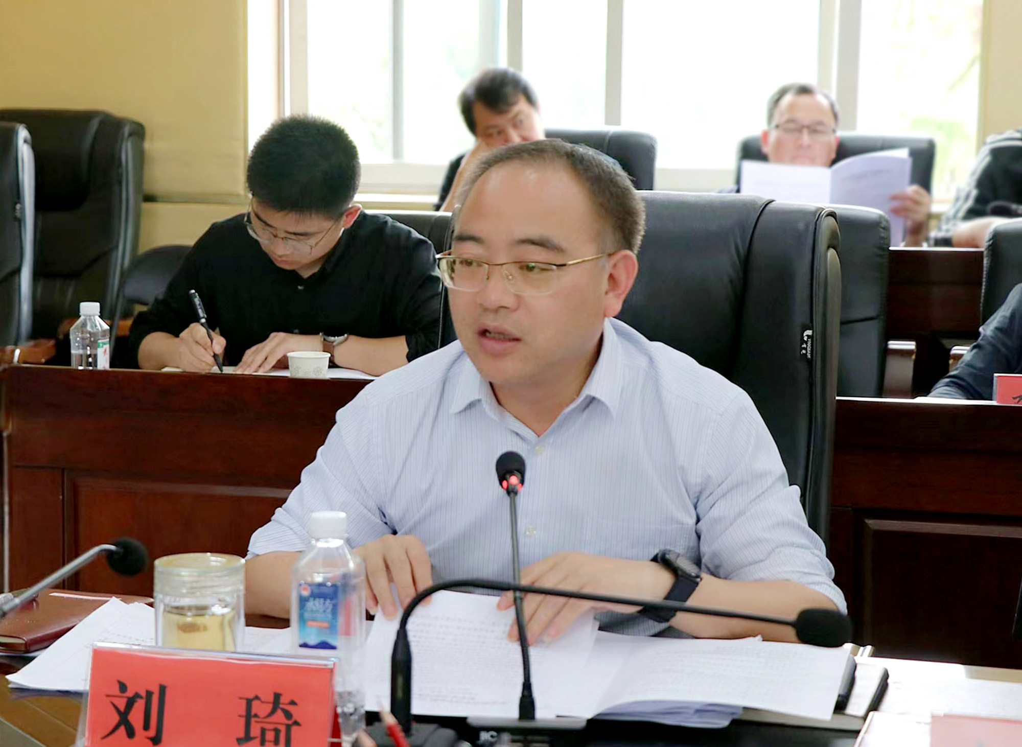 4.18书记市长 中心组学习3(名牌)_副本.jpg 4.18书记市长 中心组学习3(名牌)_副本.jpg