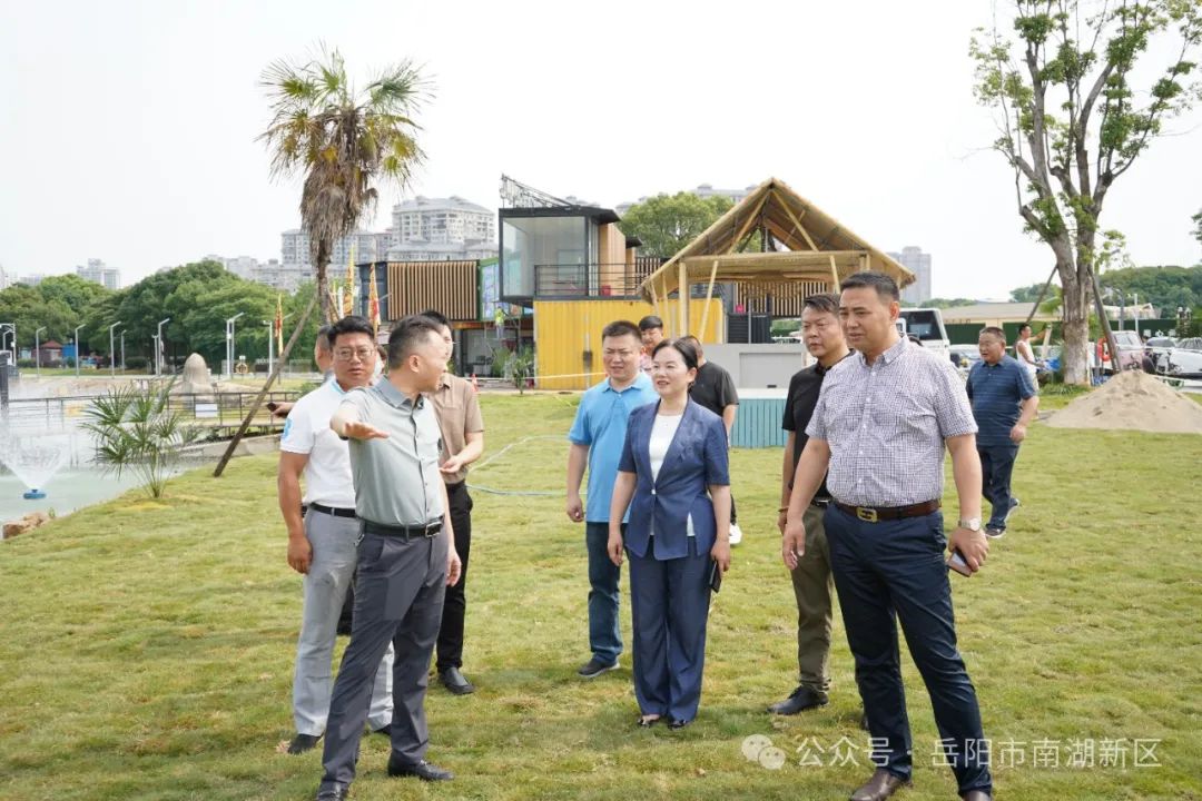 区党工委书记王亚丹带队巡湖.jpg 图片