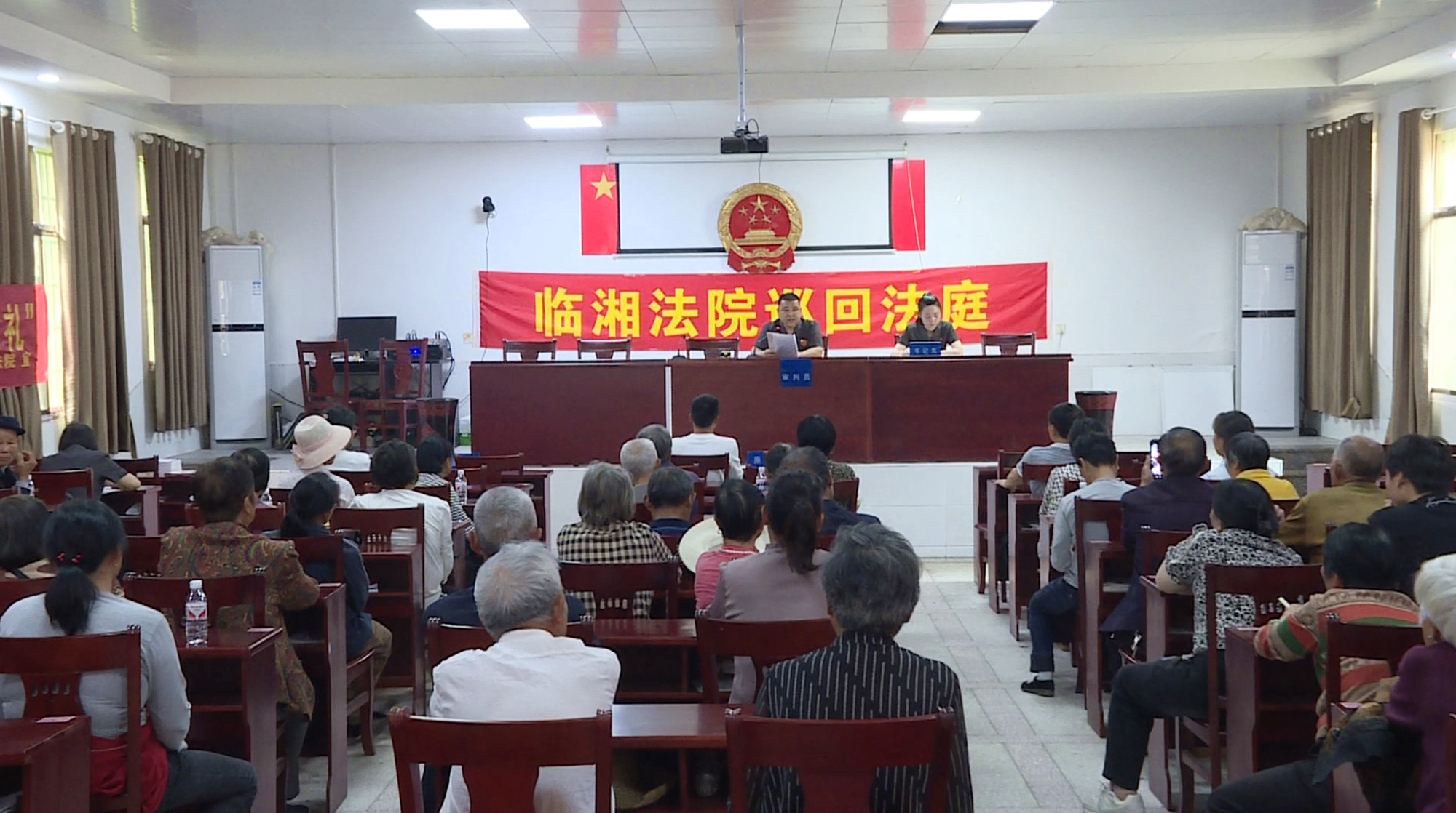 法院001_副本.jpg 法院001_副本.jpg