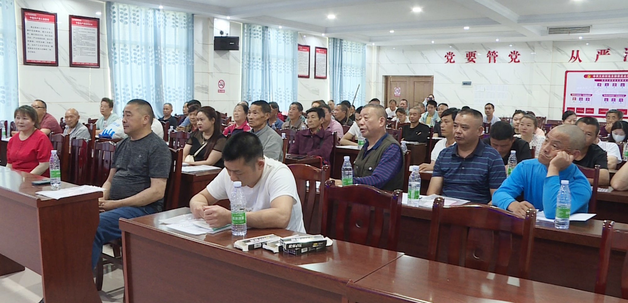 农村残疾人培训001_副本.jpg 农村残疾人培训001_副本.jpg