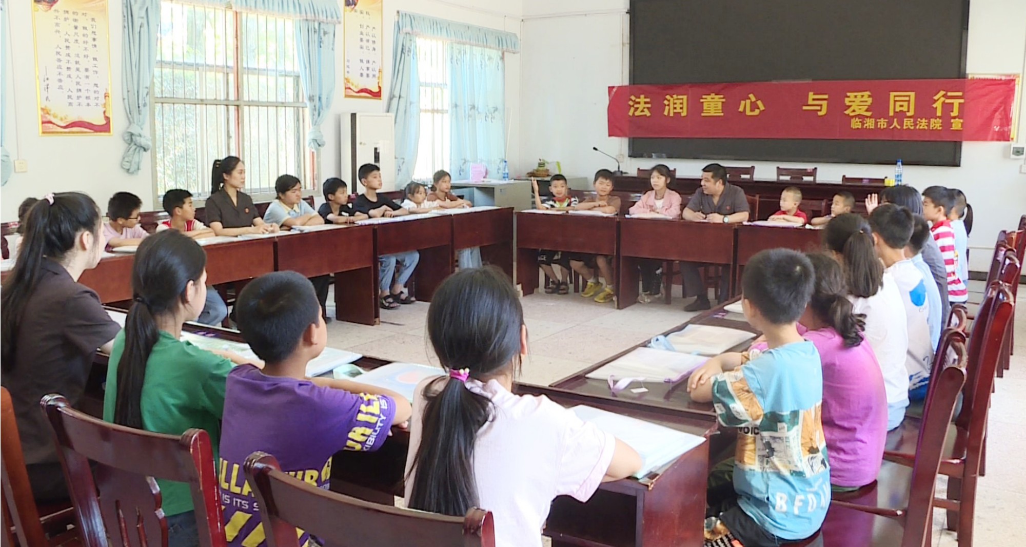 法院进校园001_副本.jpg 法院进校园001_副本.jpg