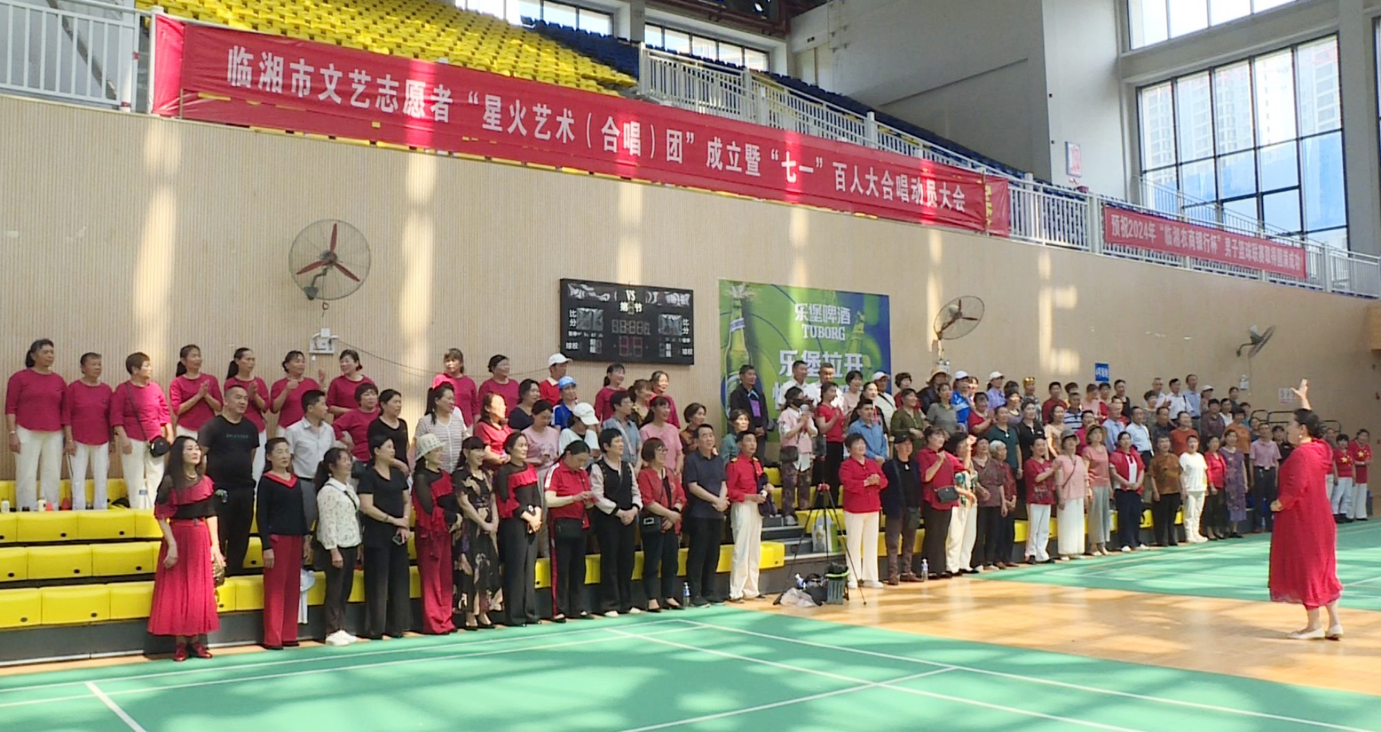 百人合唱团005_副本.jpg 百人合唱团005_副本.jpg