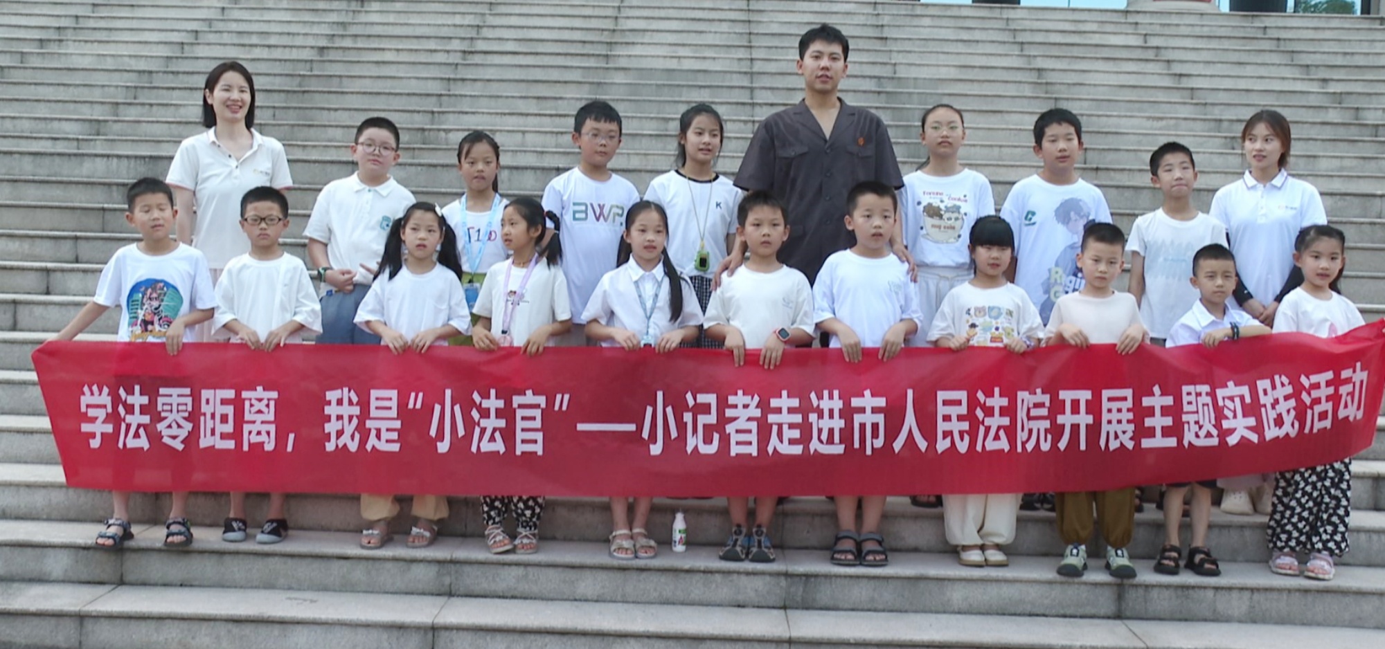 记者法院002_副本.jpg