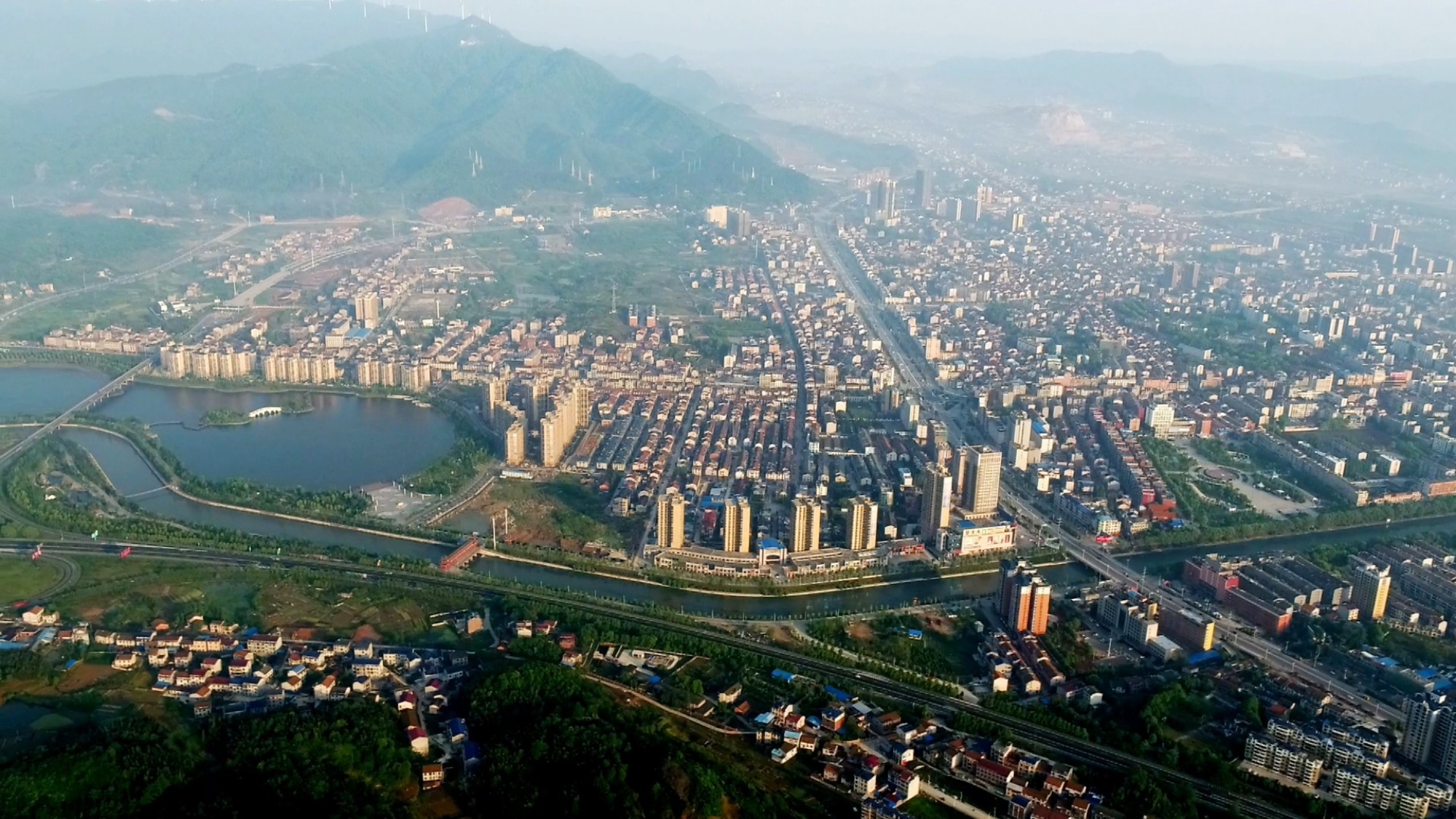 热议007_副本.jpg 热议007_副本.jpg