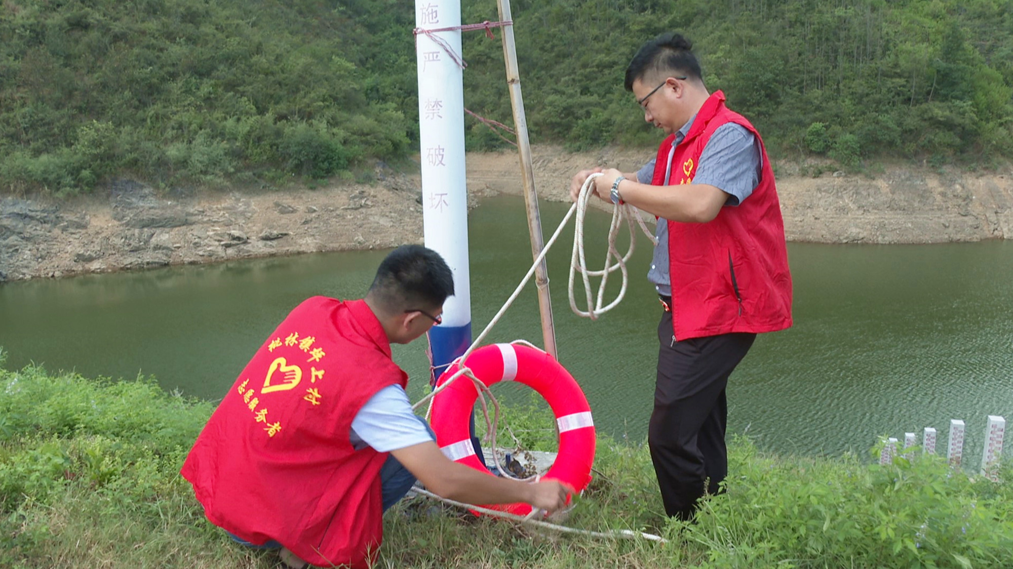 桃林镇评上村防溺水001_副本.jpg 桃林镇评上村防溺水001_副本.jpg