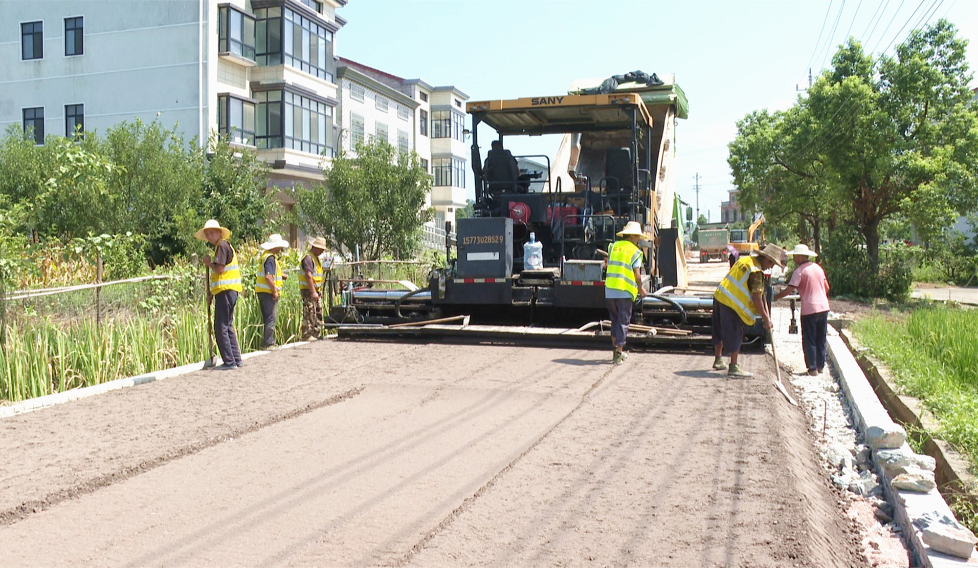 修路001_副本.jpg 修路001_副本.jpg