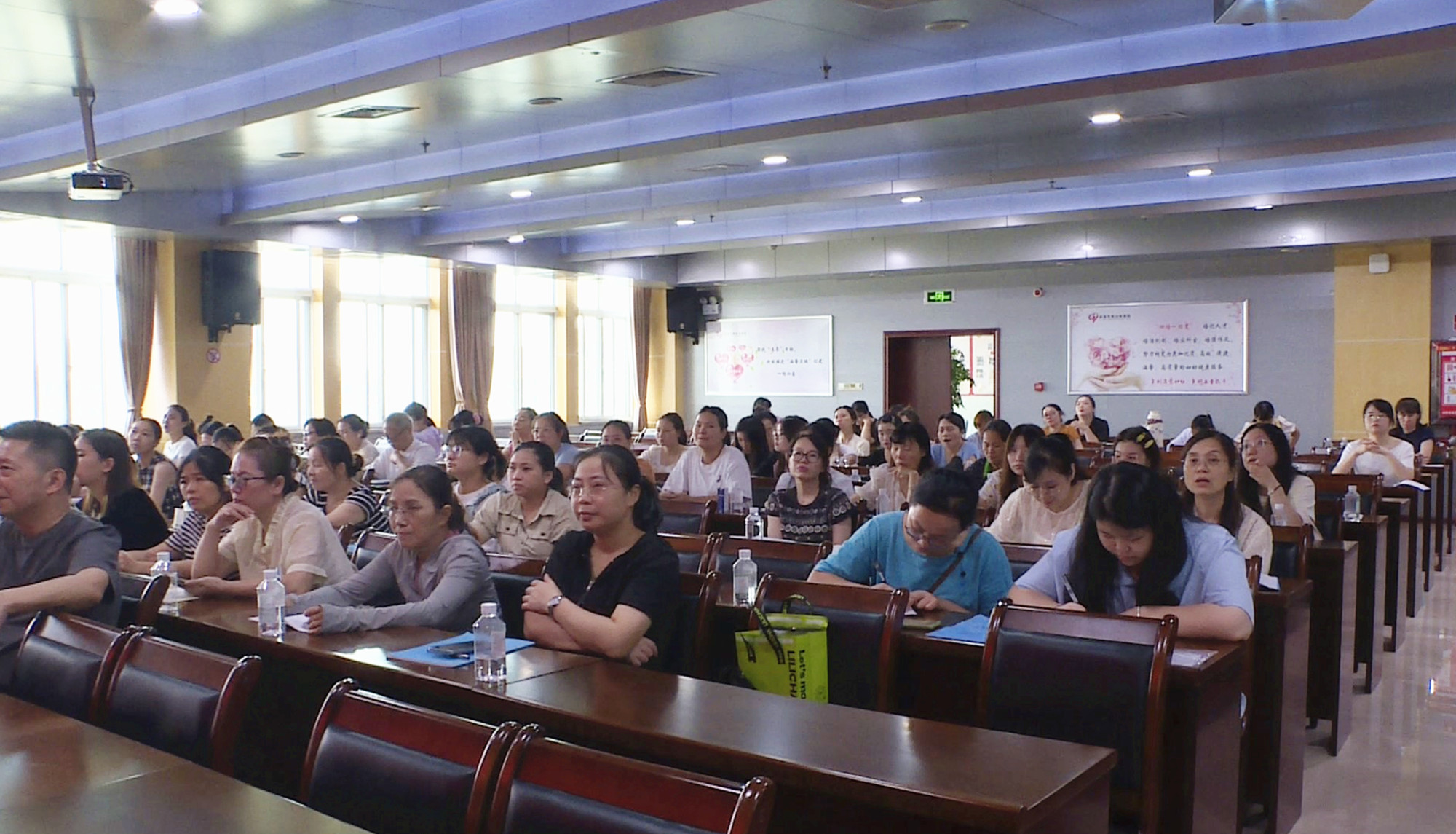 妇幼004_副本.jpg 妇幼004_副本.jpg