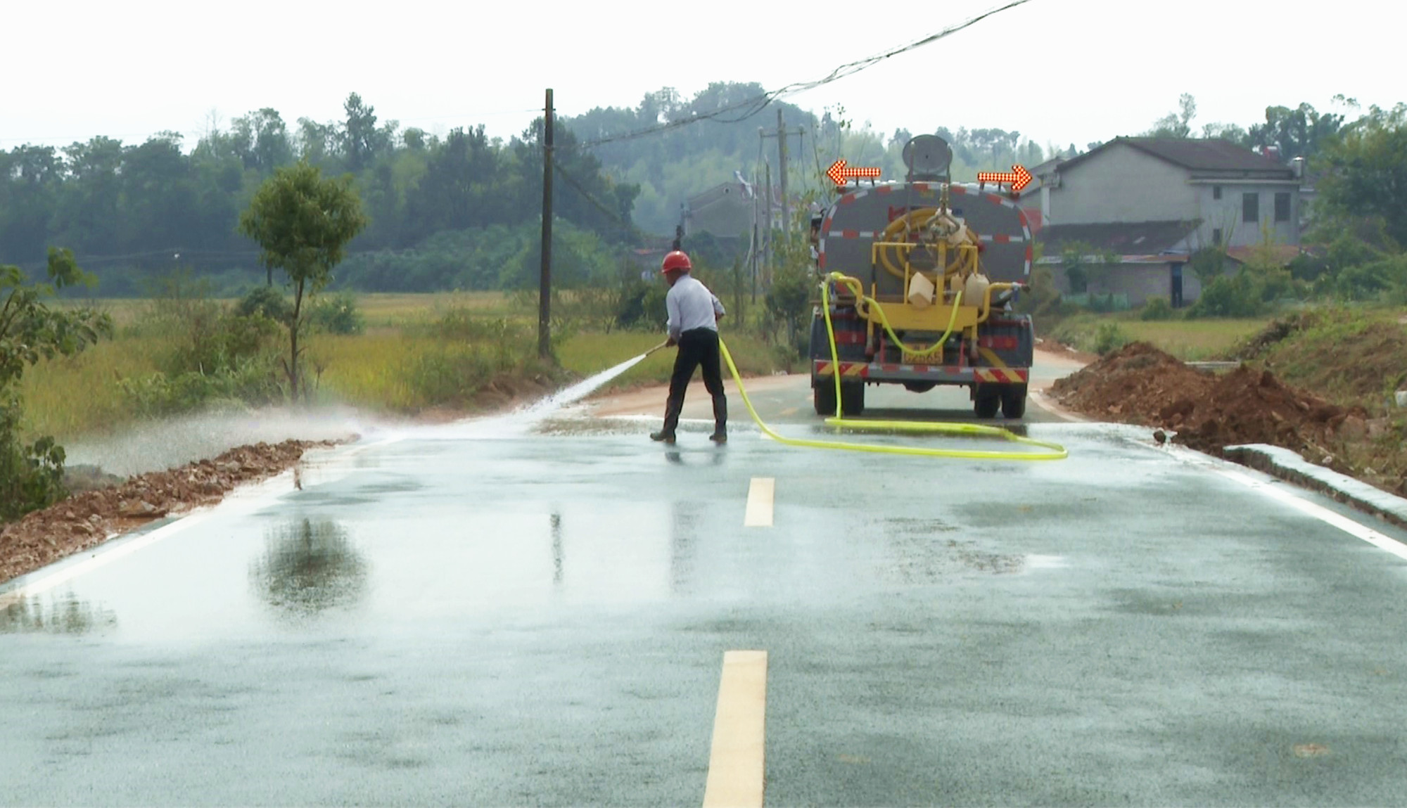 修路003_副本.jpg 修路003_副本.jpg