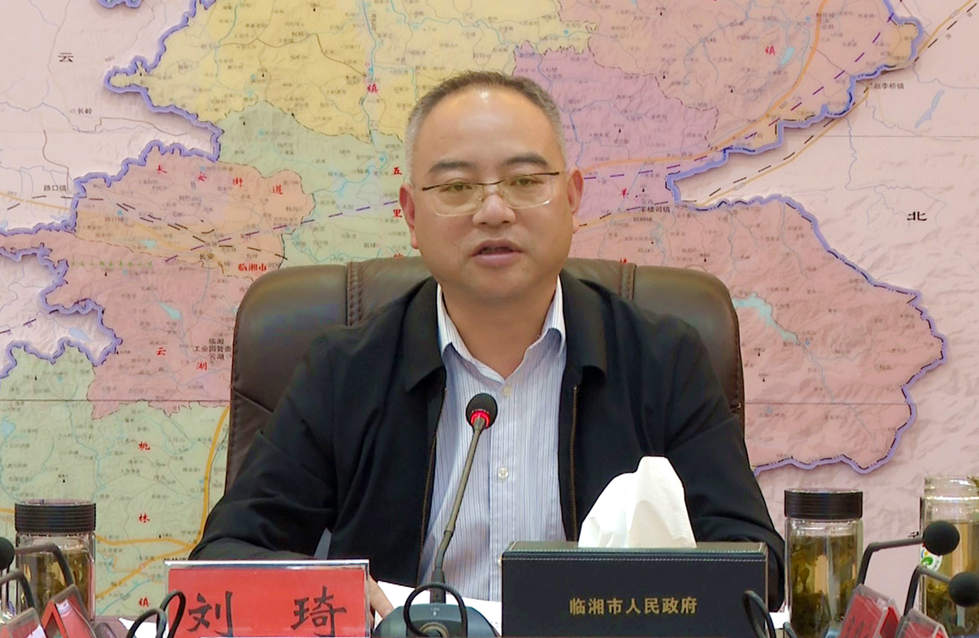 政府常务会015-1_副本.jpg