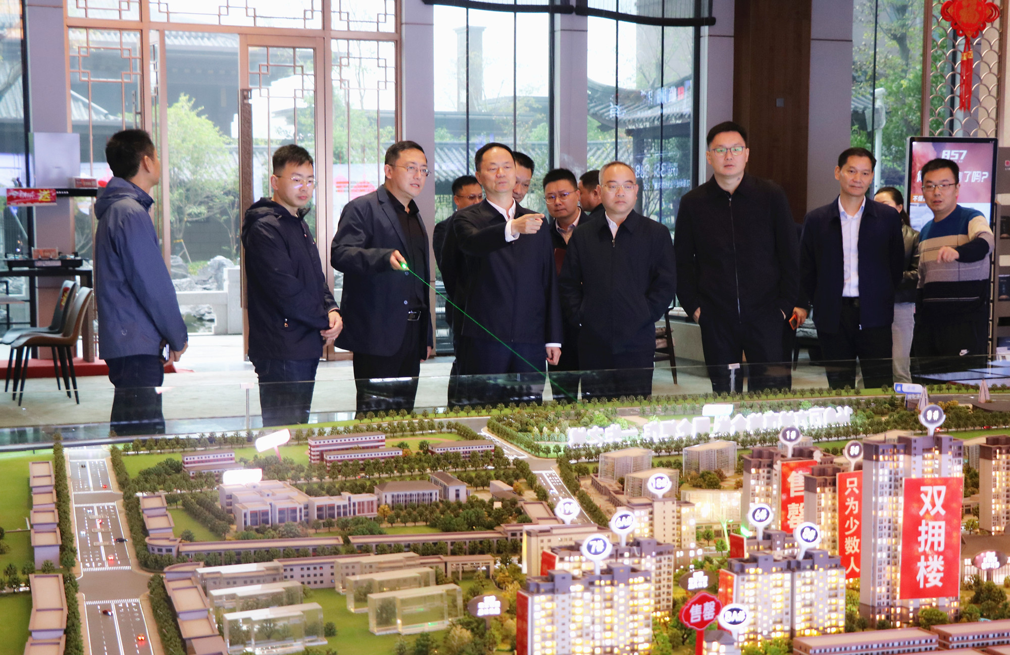 IMG_6347_10.21书记市长督导现场点筹备工作副本.jpg IMG_6347_10.21书记市长督导现场点筹备工作副本.jpg