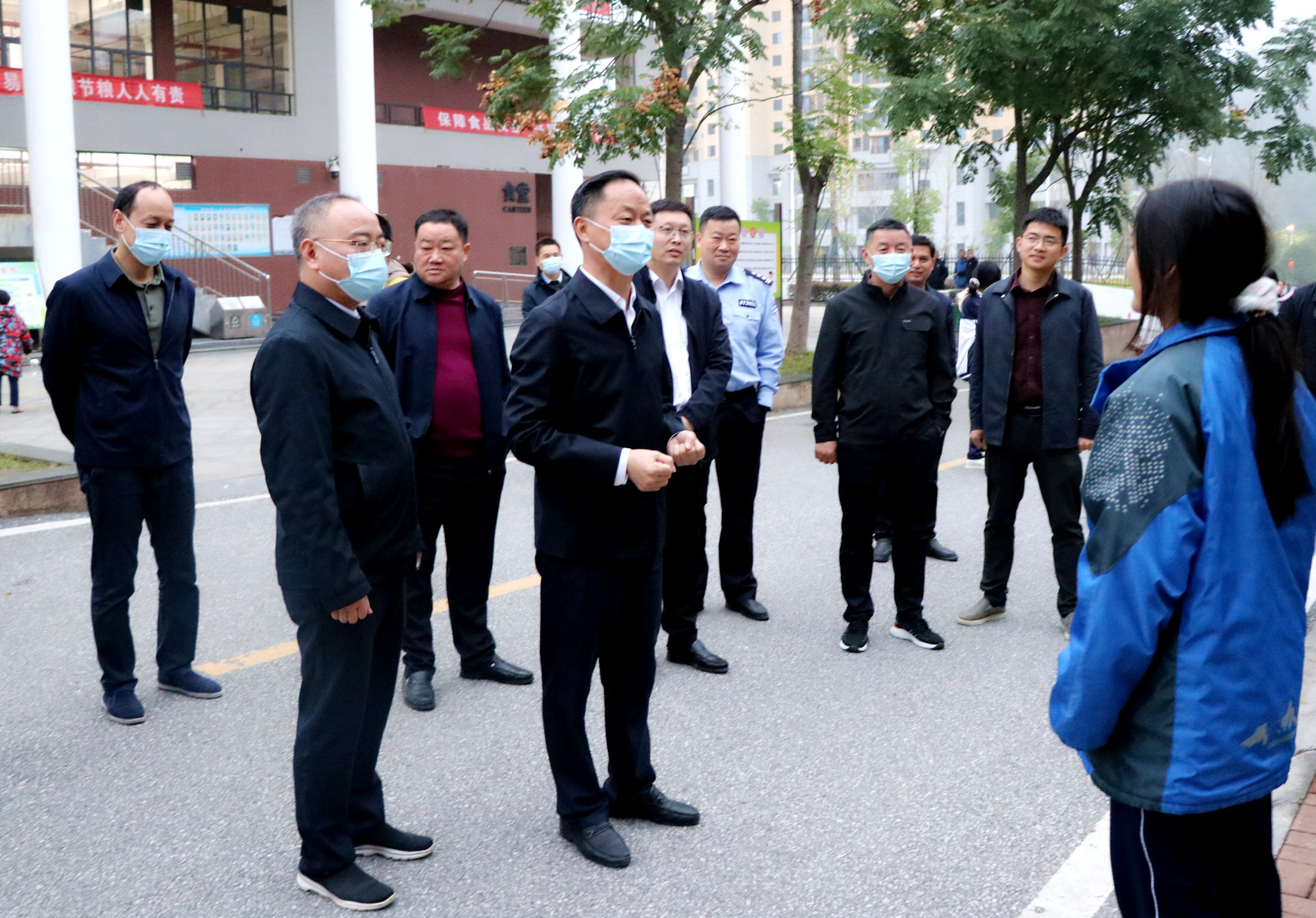 IMG_6424_10.21书记市长督导现场点筹备工作副本.jpg IMG_6424_10.21书记市长督导现场点筹备工作副本.jpg