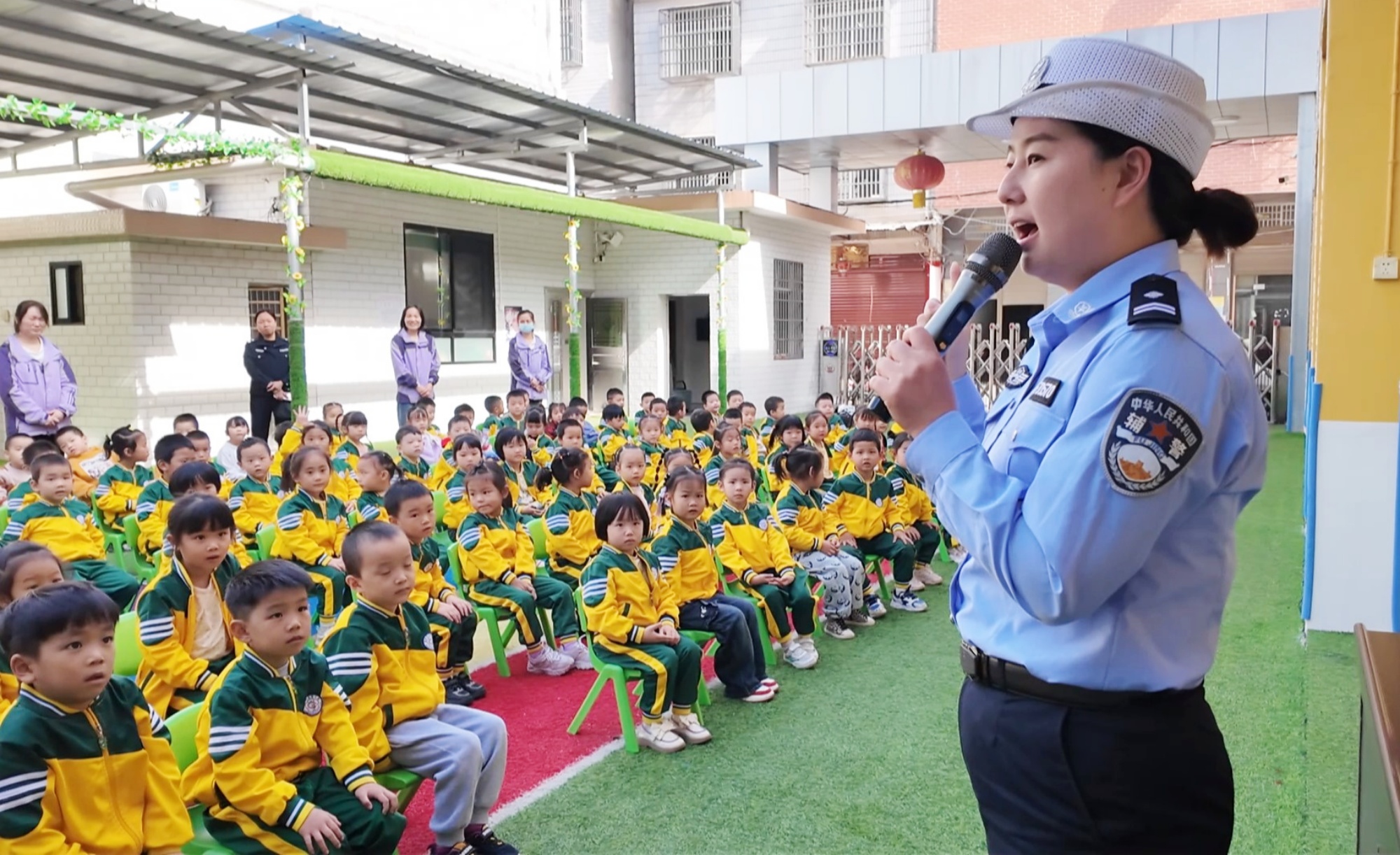 交警幼儿园003_副本.jpg