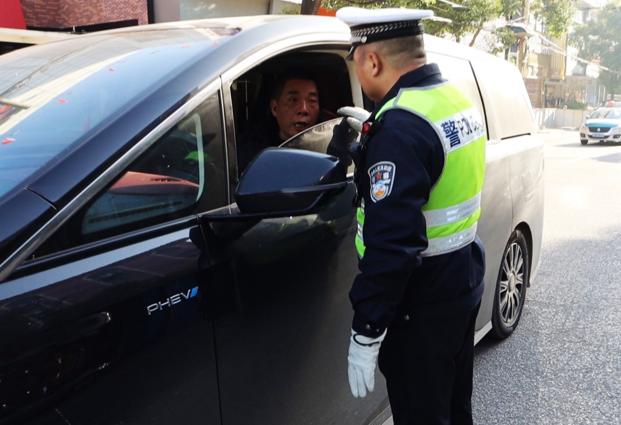 交警003_副本.jpg 交警003_副本.jpg