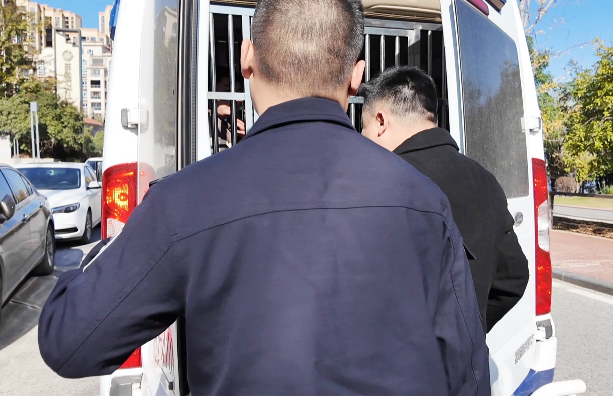 法院002_副本.jpg 法院002_副本.jpg