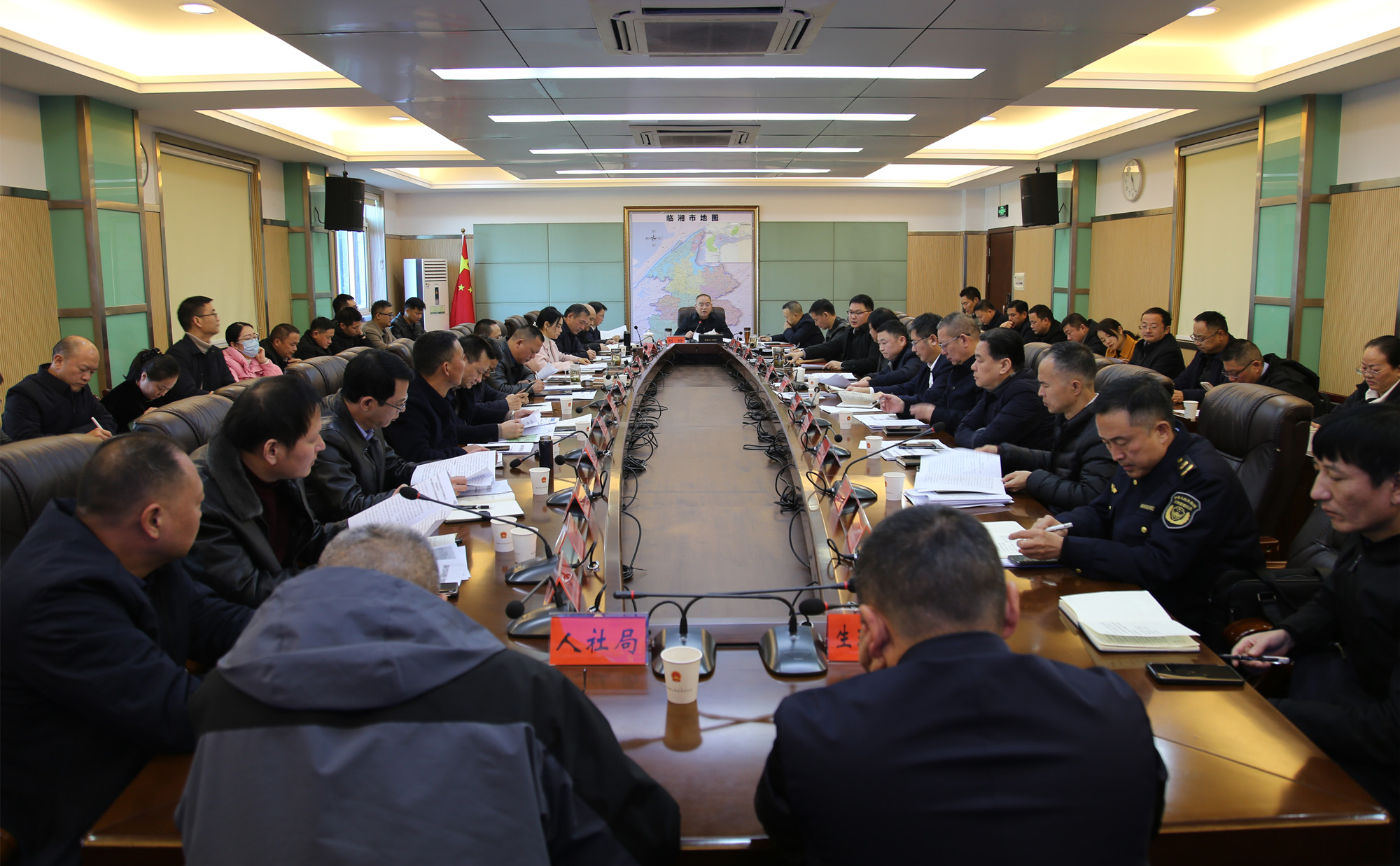 IMG_8068_副本12.16市长，第四十三次常务会.jpg