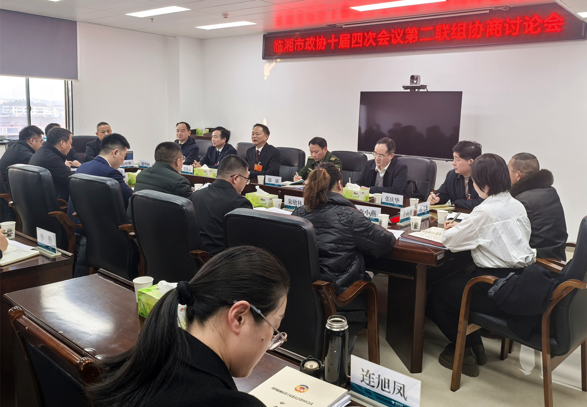 书记看望慰问政协委员1_副本.jpg