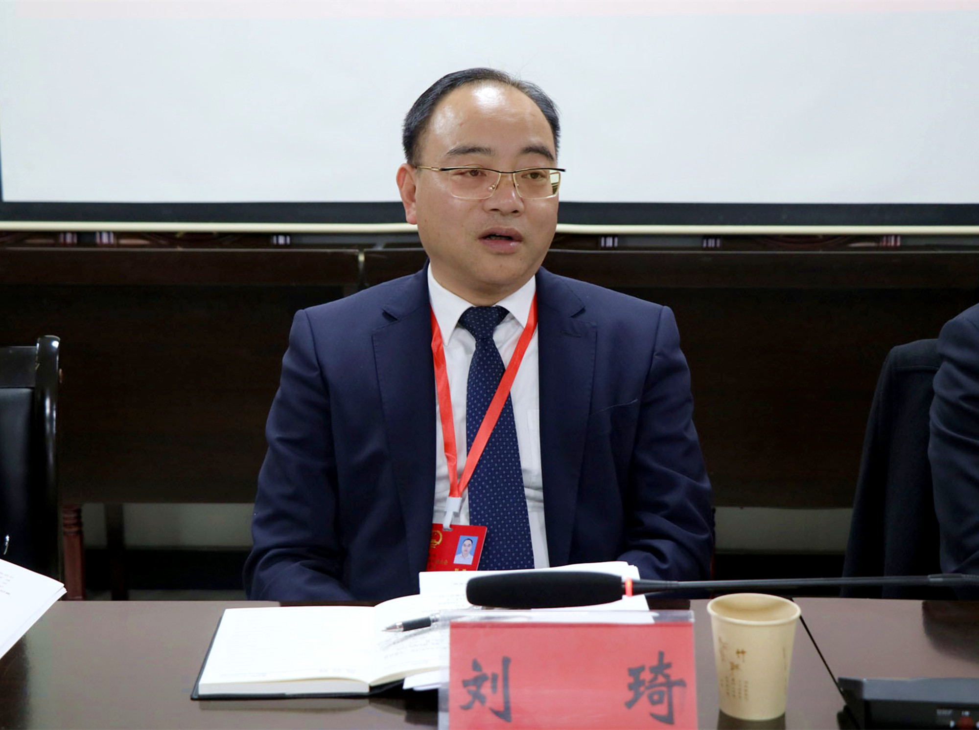 IMG_2663-1_副本12.20书记市长 分团讨论.jpg