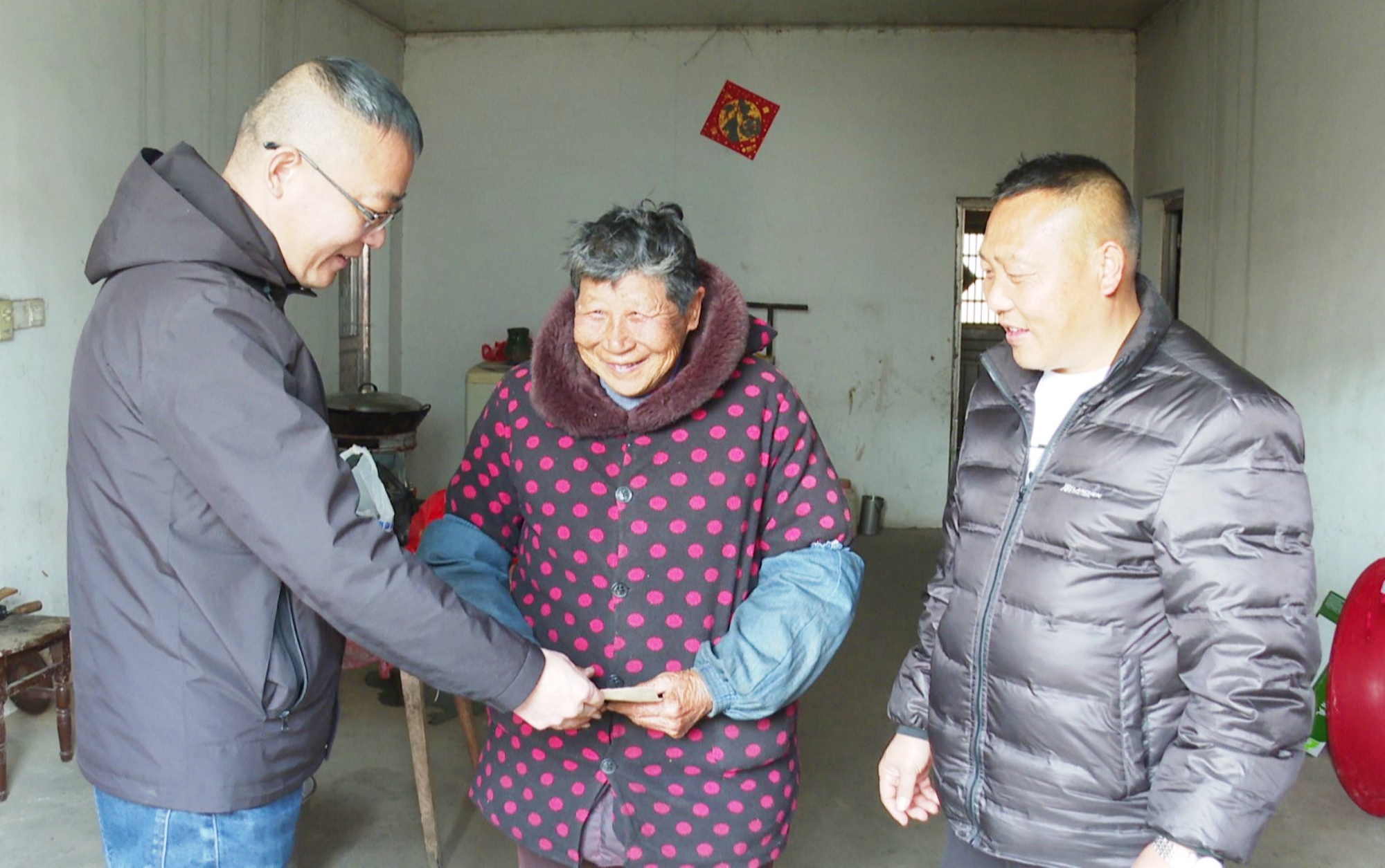 爱心企业慰问007_副本.jpg 爱心企业慰问007_副本.jpg