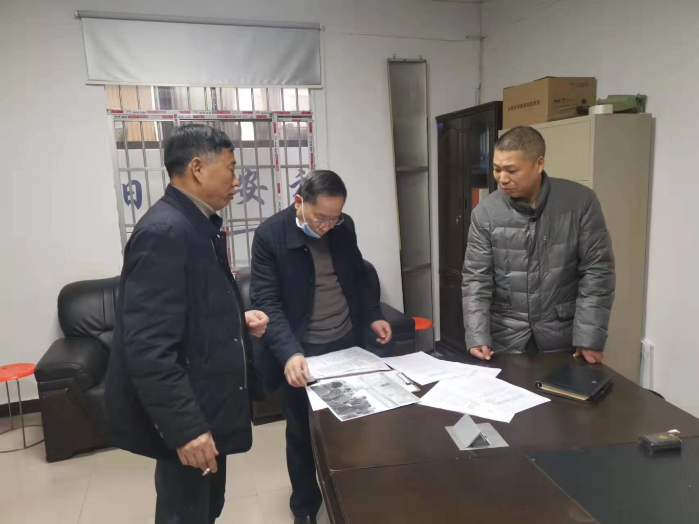 工作专班深入“两客一危”企业进行检查.png
