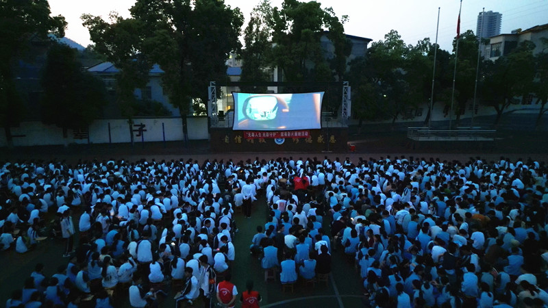 0411 禁毒电影进校园 无毒青春伴我行_副本.jpg