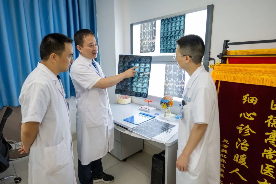 图3.钟斌主任阅片教学指导_看图王.jpg