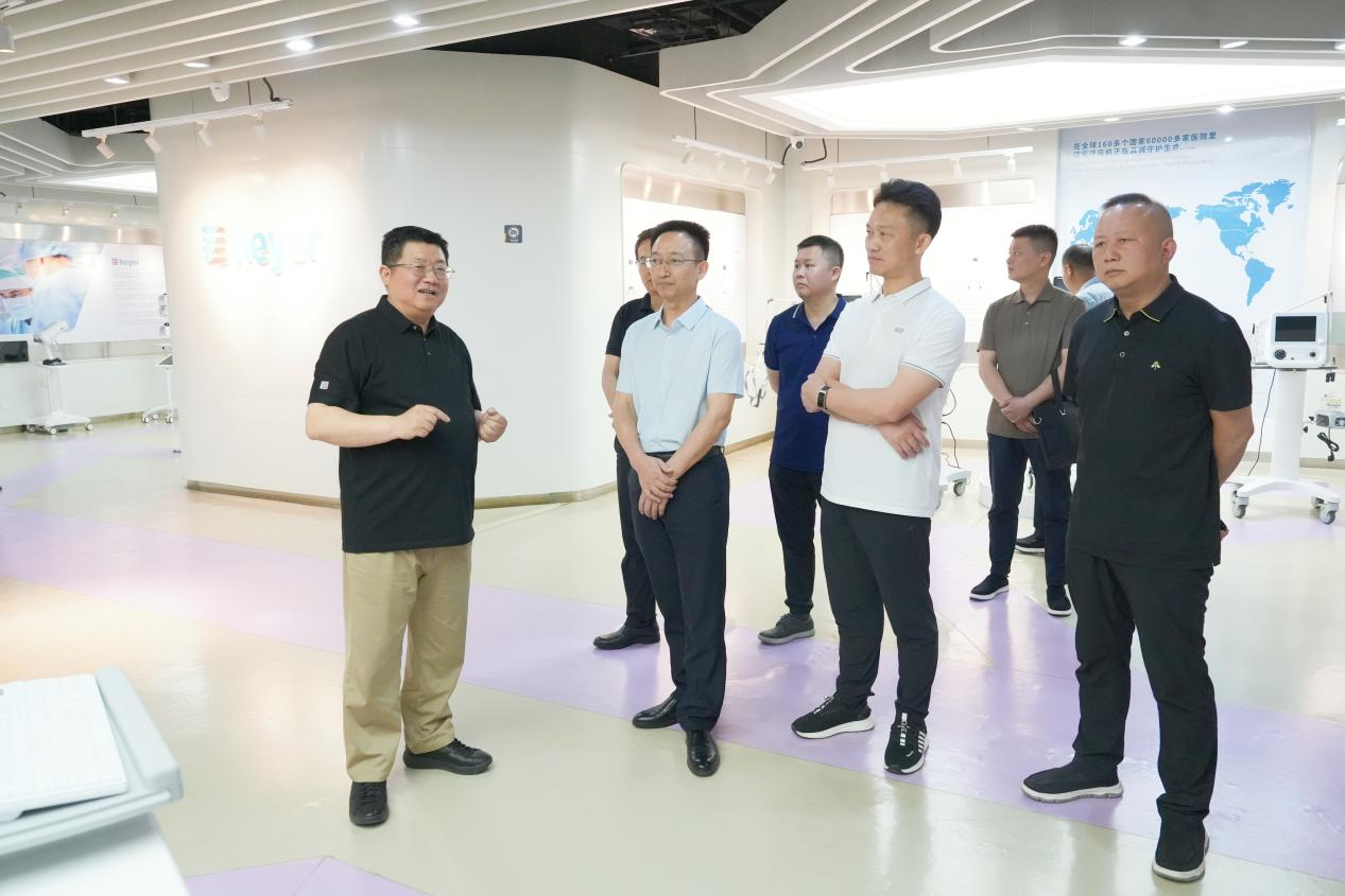 平江县∶彭方建带队赴北京开展招商考察活动