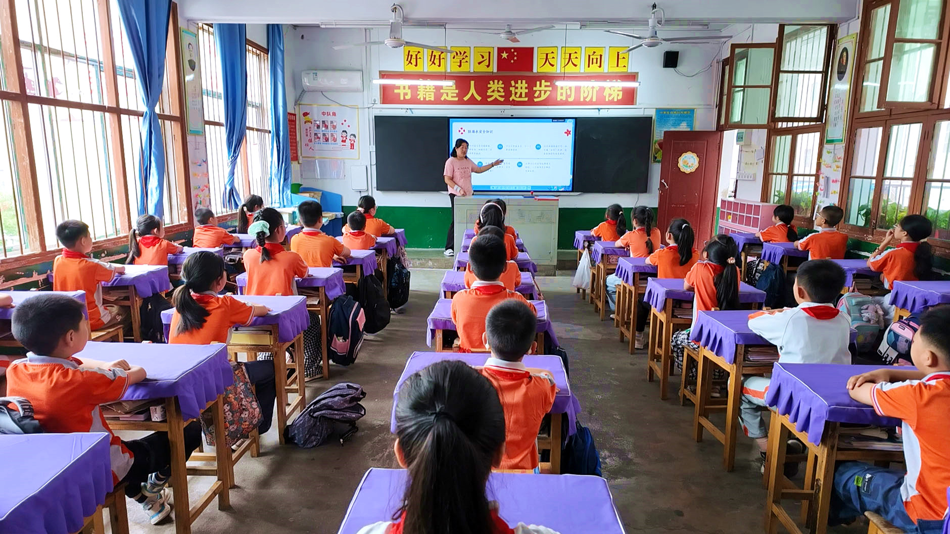 0612 市第七完全小学：开展防溺水主题班会 筑牢学生安全防线-1_副本.jpg