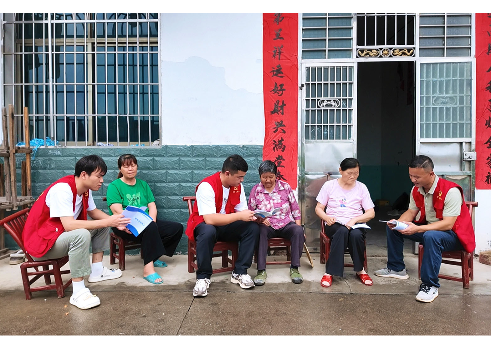 长塘镇长塘社区：“志愿红”守护青少年防溺水安全
