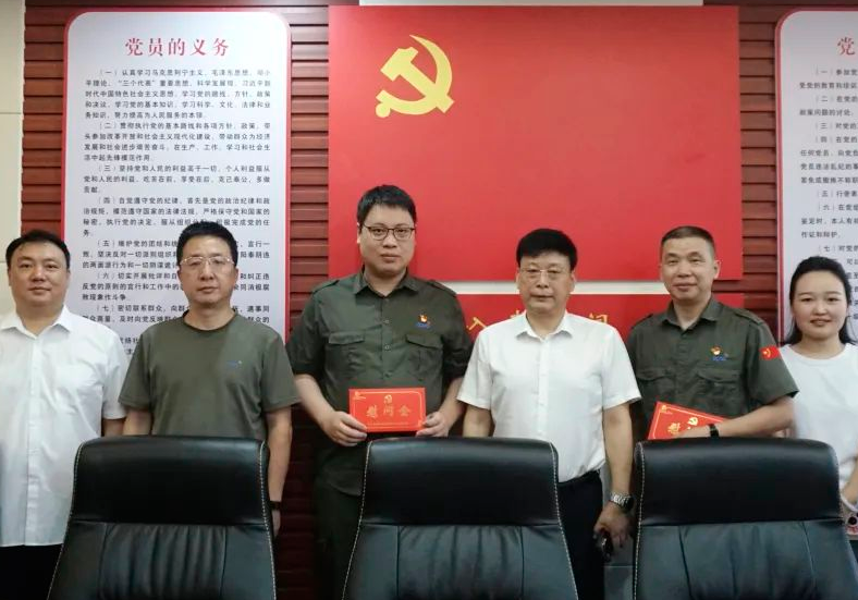 城陵矶新港区开展“进支部、看企业、庆七一”走访慰问活动