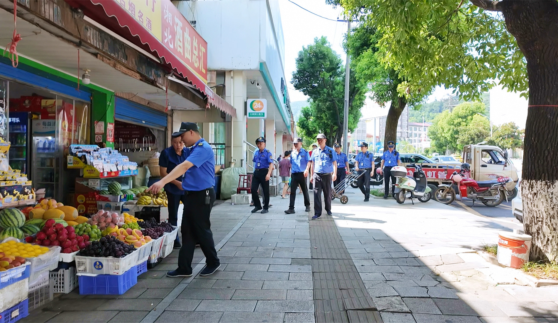 0730 市城市管理综合行政执法大队：整治市容乱象 提升城市“颜值”3_副本.jpg