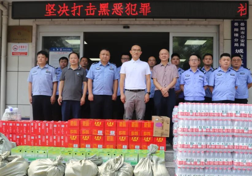 临港高新区：蔺佳带队开展高温慰问活动 致敬一线工作者