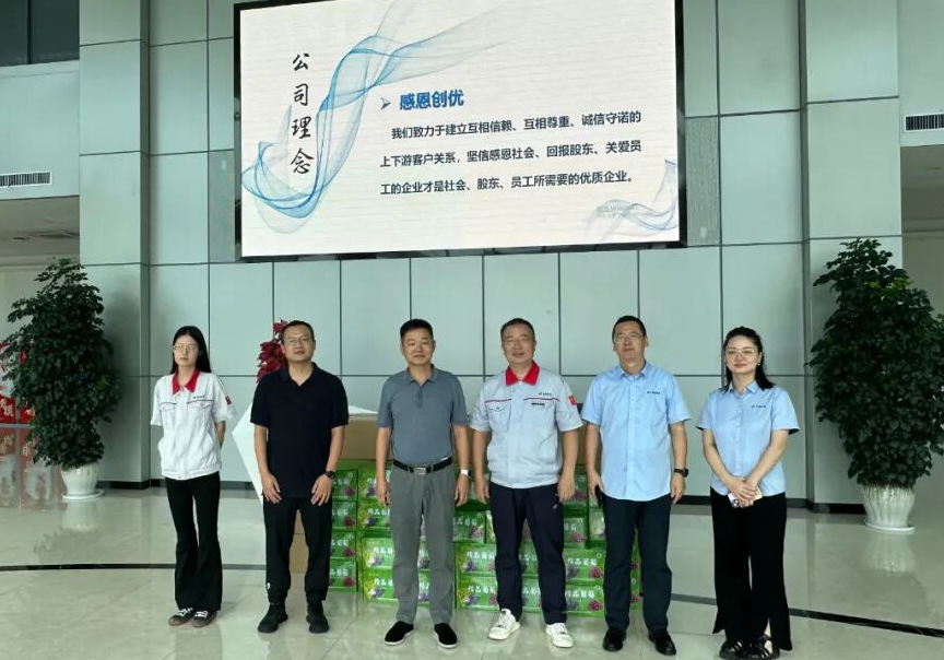 岳阳临港高新区深入企业送清凉  情系一线职工暖人心