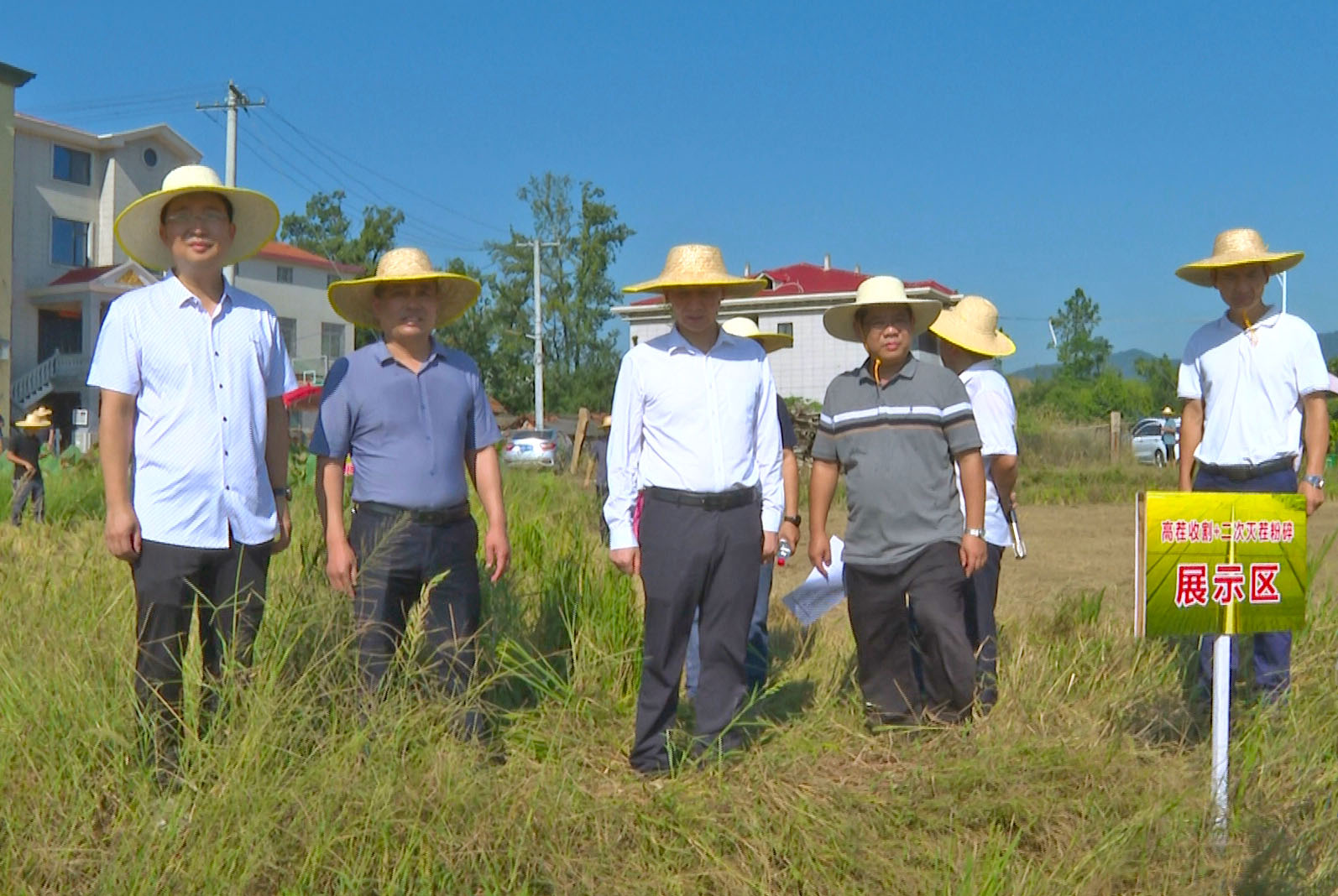 0917 全市秸秆还田离田农业机械演示现场观摩活动举行(李开龙）.jpg