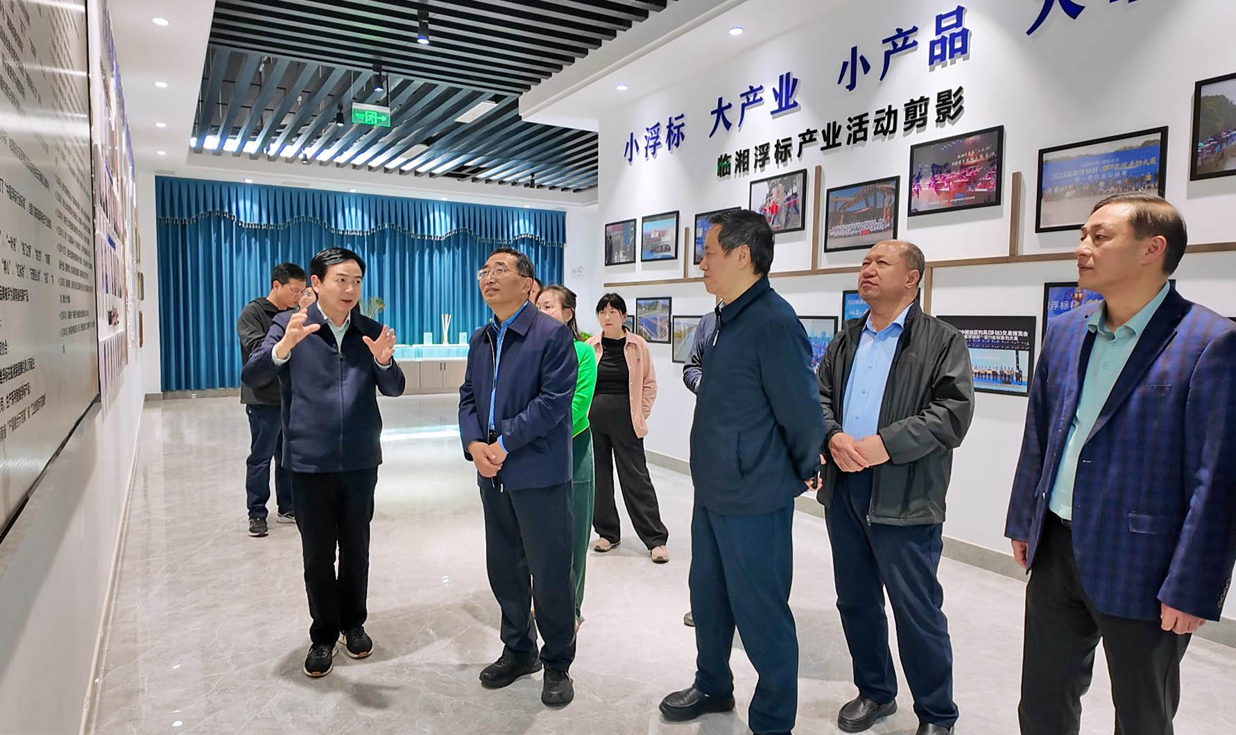 1027 陕西省榆林市政协考察团来我市考察浮标产业发展情况（秧励，彭海云、何华光）2.jpg