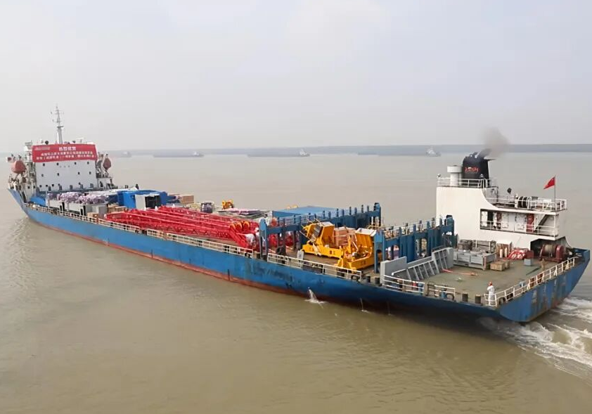 城陵矶口岸首单大宗散货直航海参崴成功启运