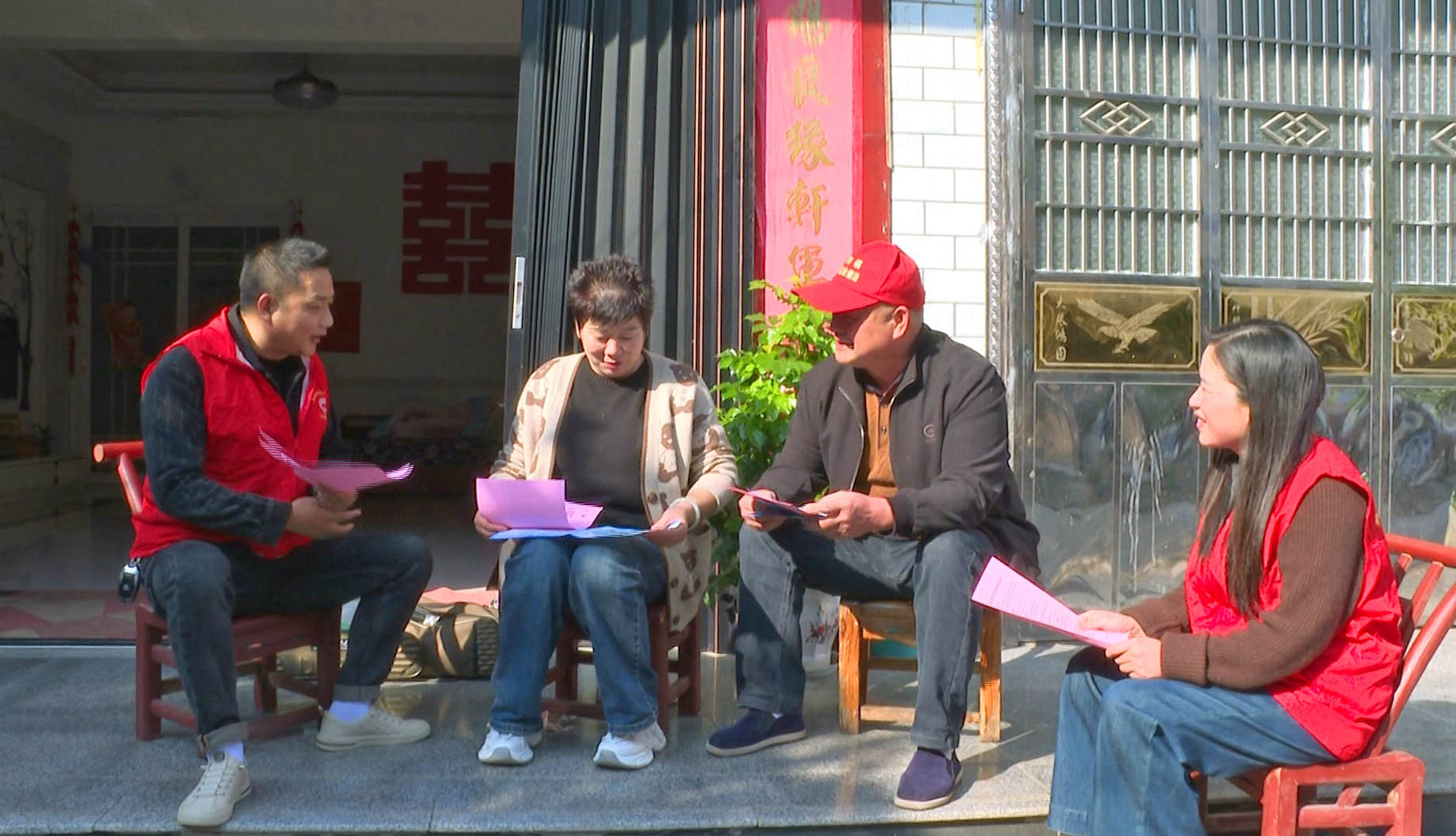 1027 聂市镇沿河社区:医保入户暖人心 精准服务护民生.jpg 1027 聂市镇沿河社区:医保入户暖人心 精准服务护民生.jpg