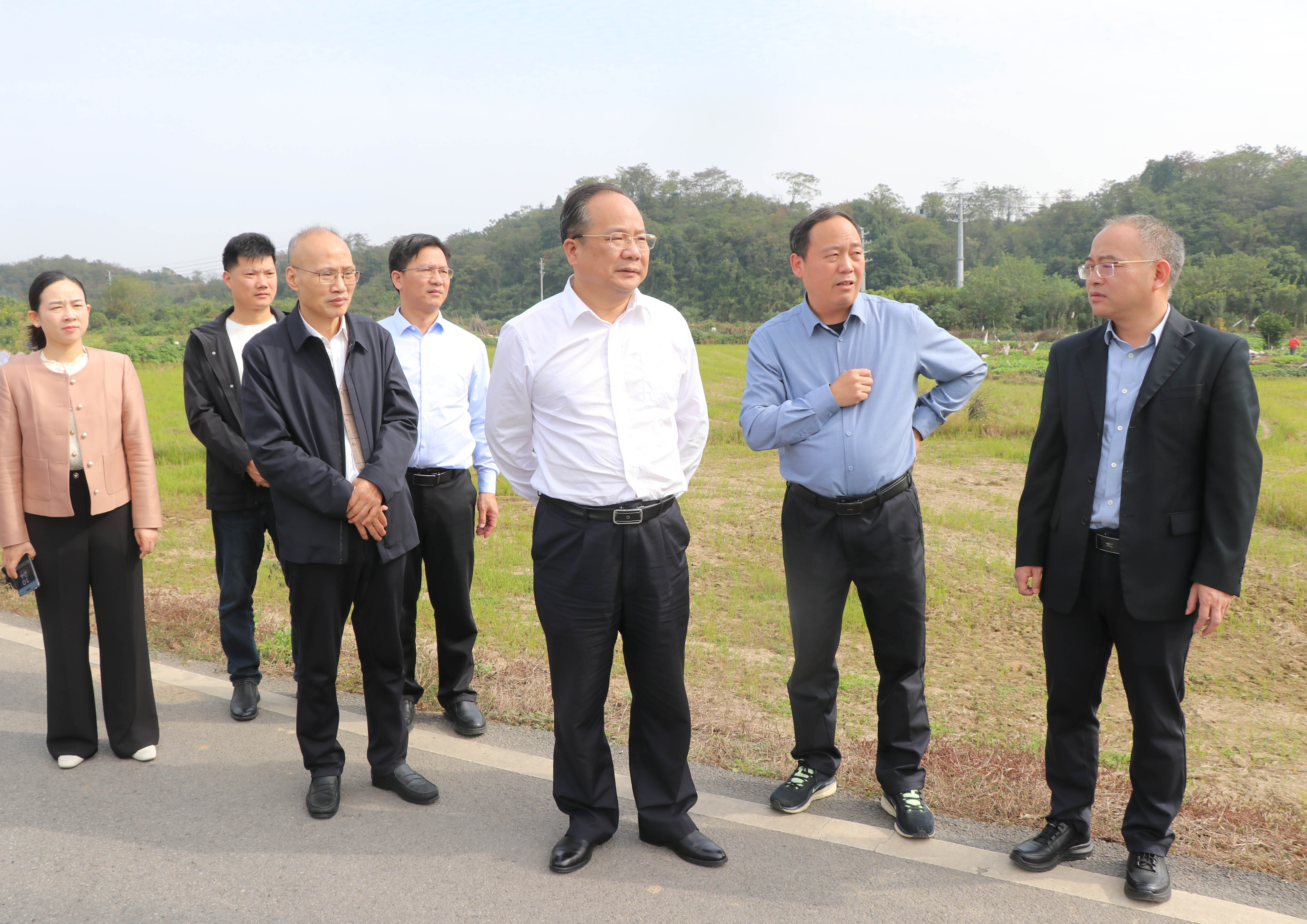 1031谢运策来我市参加岳阳市人大代表小组主题活动 刘琦参加IMG_3251-1.jpg