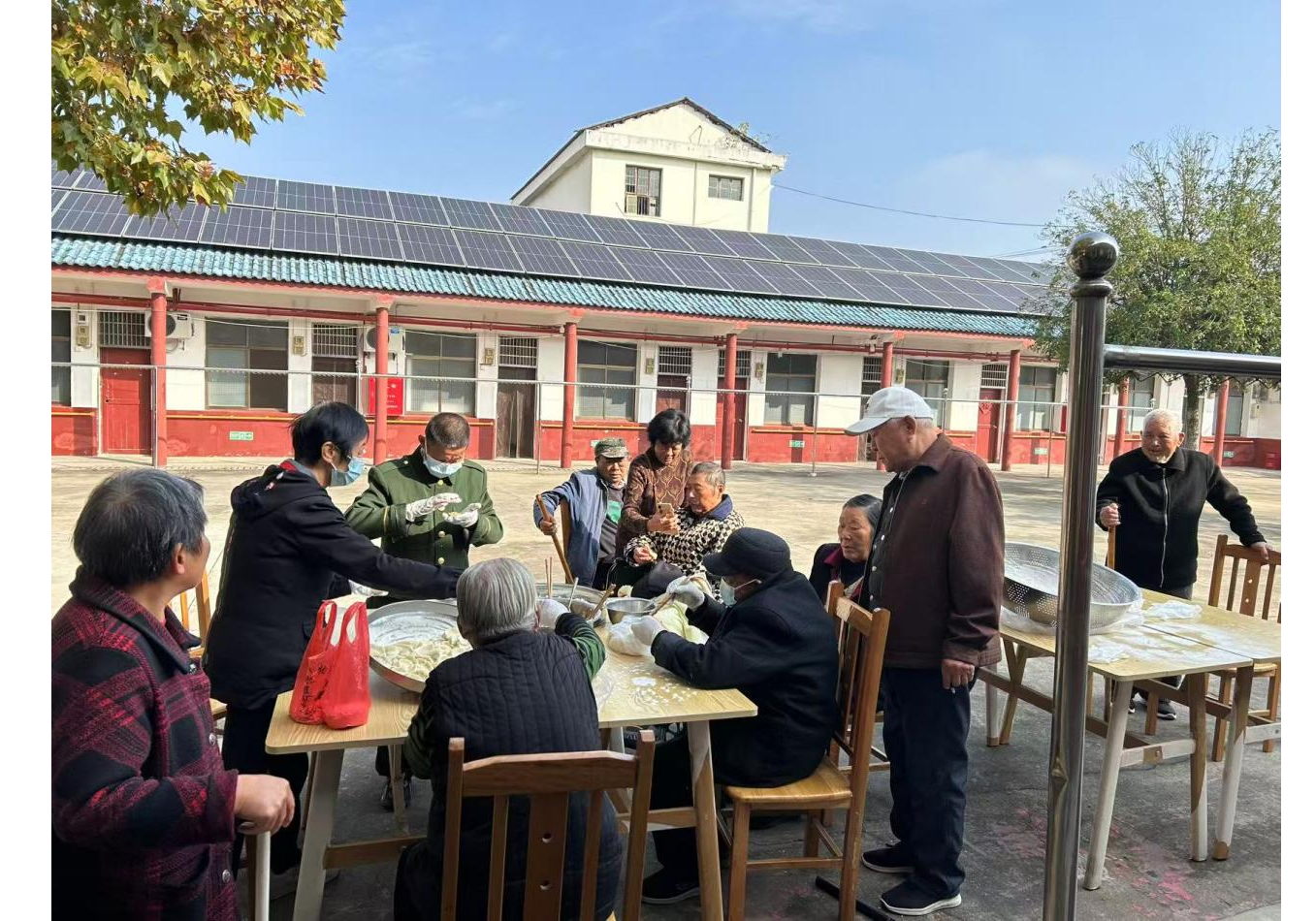 河市镇：香飘敬老院 情暖初冬时