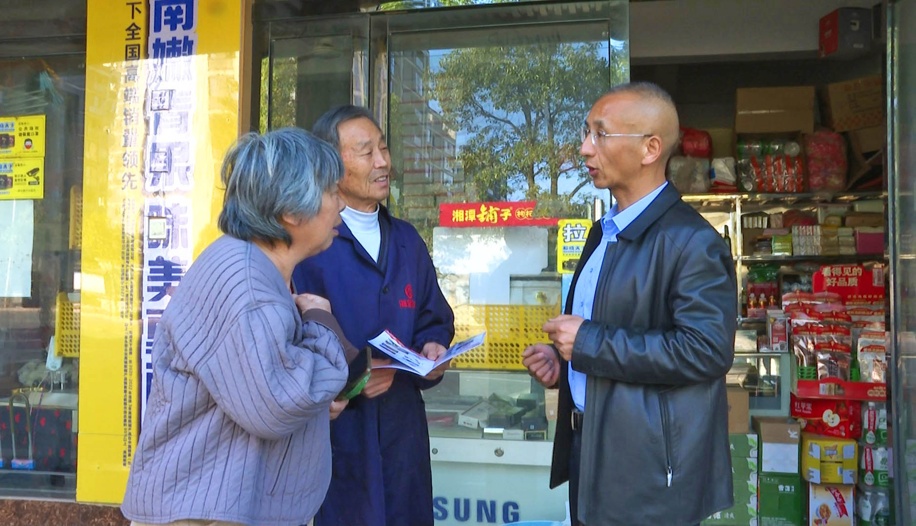 1126云湖街道：“打非治违”护平安 入户宣讲传知识.jpg