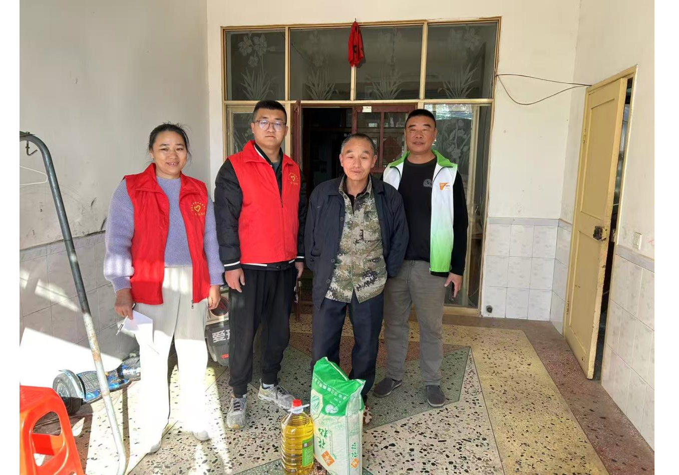 河市镇：“敲门行动”让关爱零距离