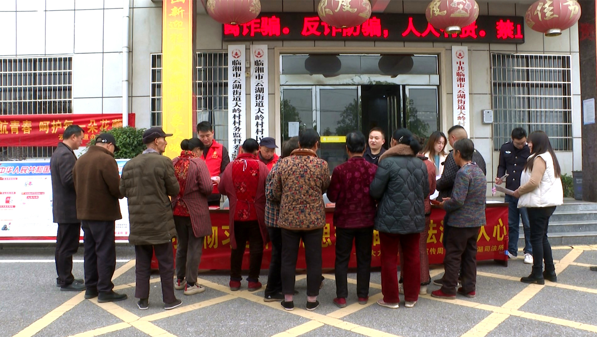 1209 云湖街道：宪法宣传润民心 法治意识入万家2_副本.jpg