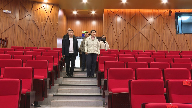 英_副本.jpg 英_副本.jpg