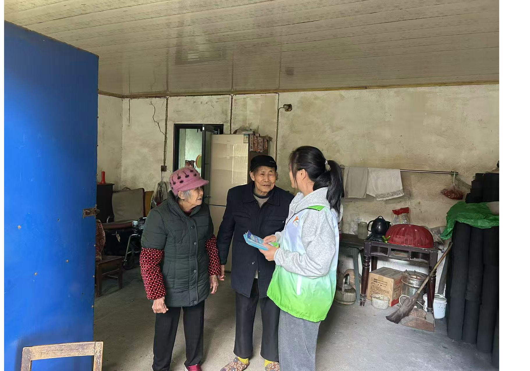 河市镇“敲门行动”：送上精准服务 守护群众安全