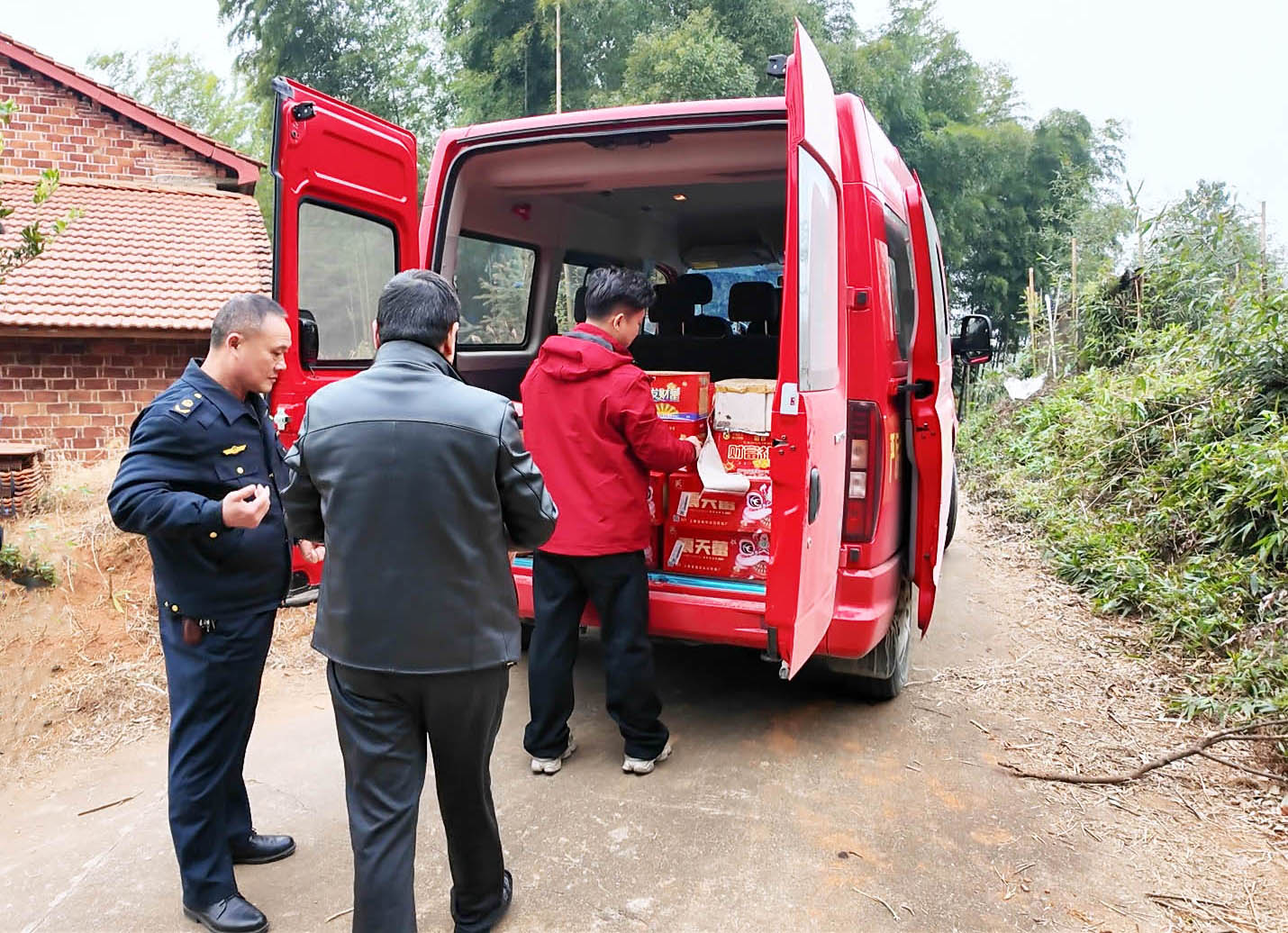 0105 五里牌街道火炬村:禁燃禁放见成效 村民主动上交烟花爆竹4-1.jpg 0105 五里牌街道火炬村:禁燃禁放见成效 村民主动上交烟花爆竹4-1.jpg