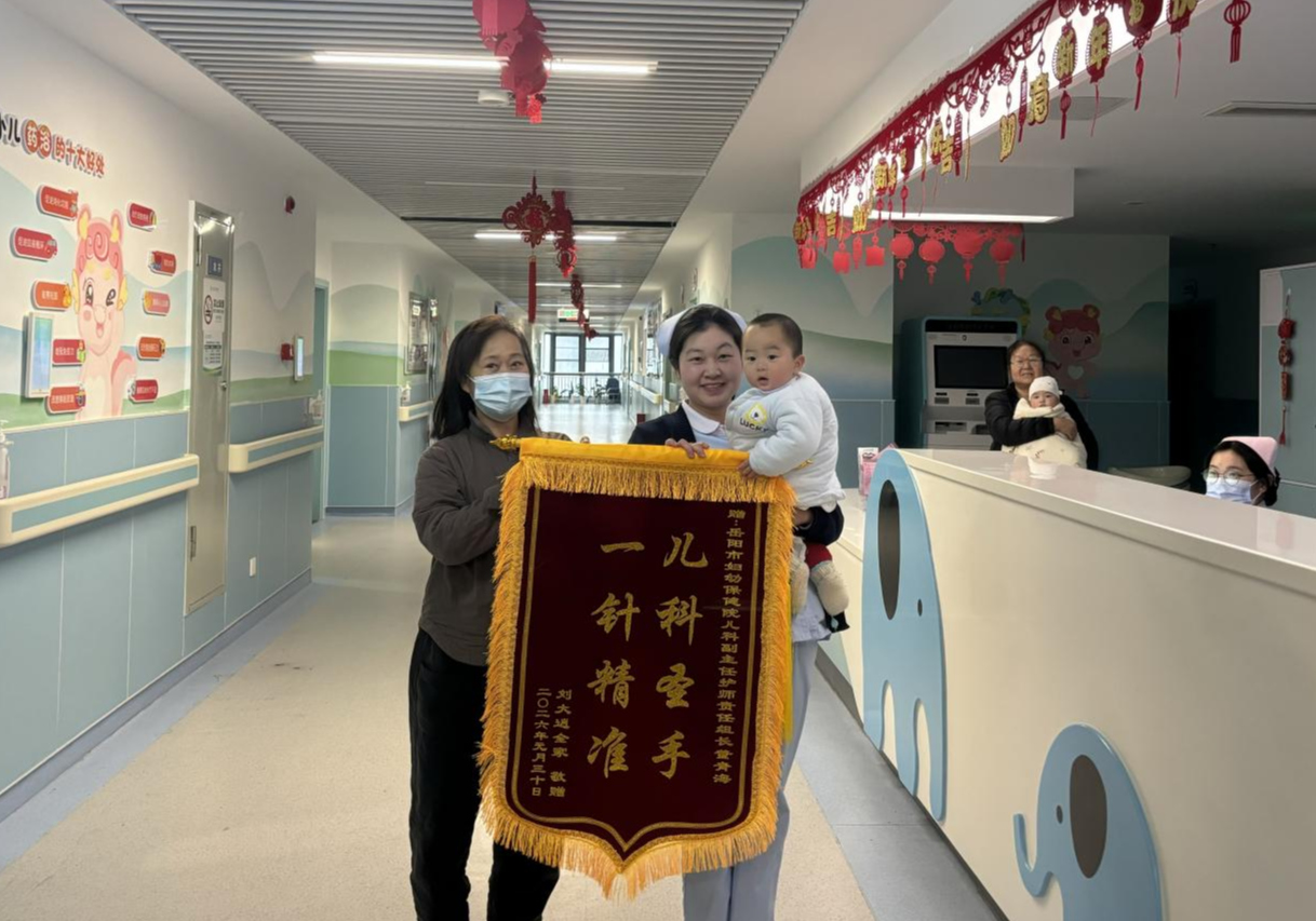 深夜被点将，她跛着脚赶回医院——一名儿科护士的被信任与被治愈