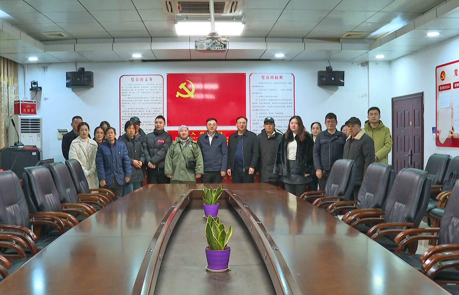 岳阳总工会慰问1.jpg 岳阳总工会慰问1.jpg